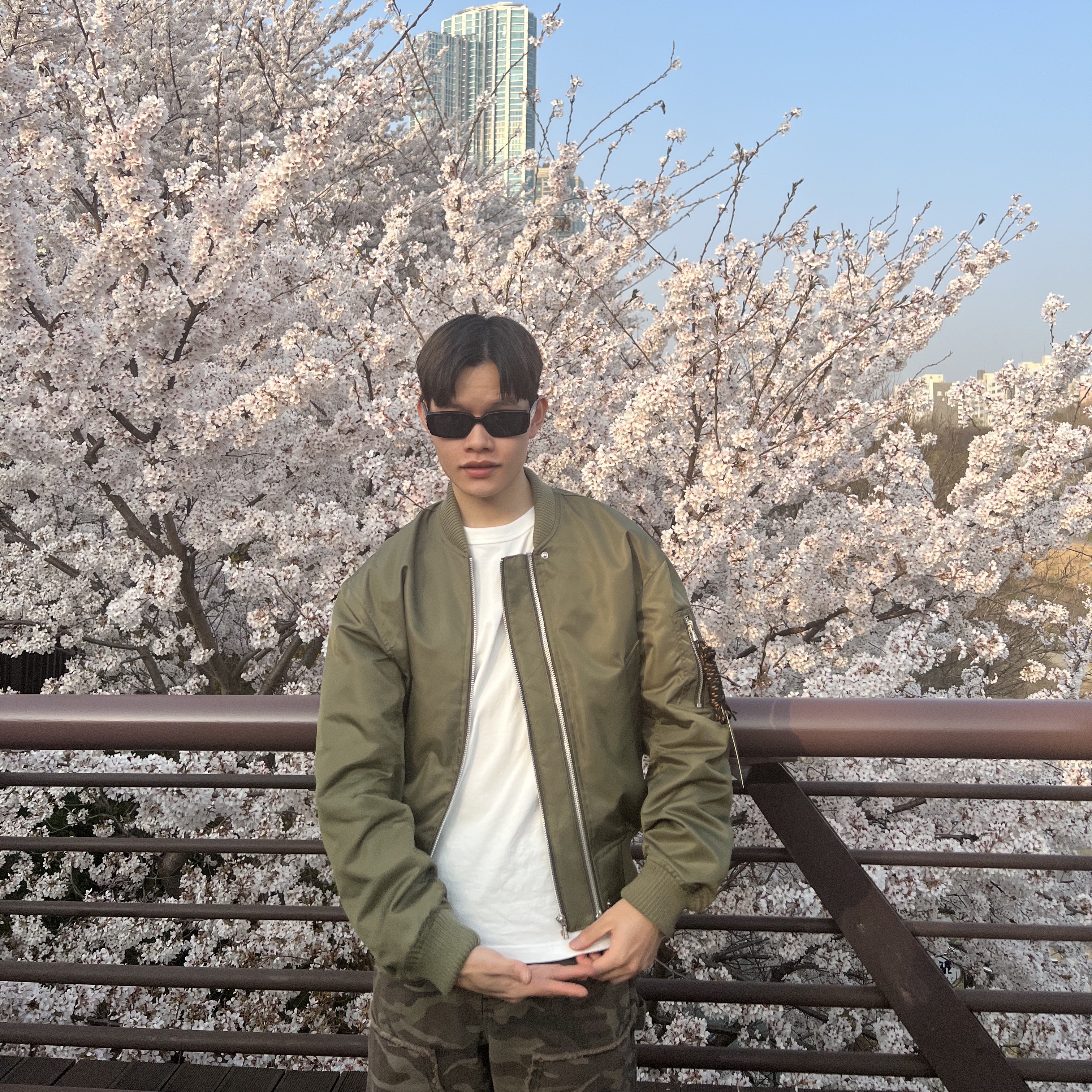 [KREAM 단독] STU Double Way Short Bomber Khaki 착용 스타일
