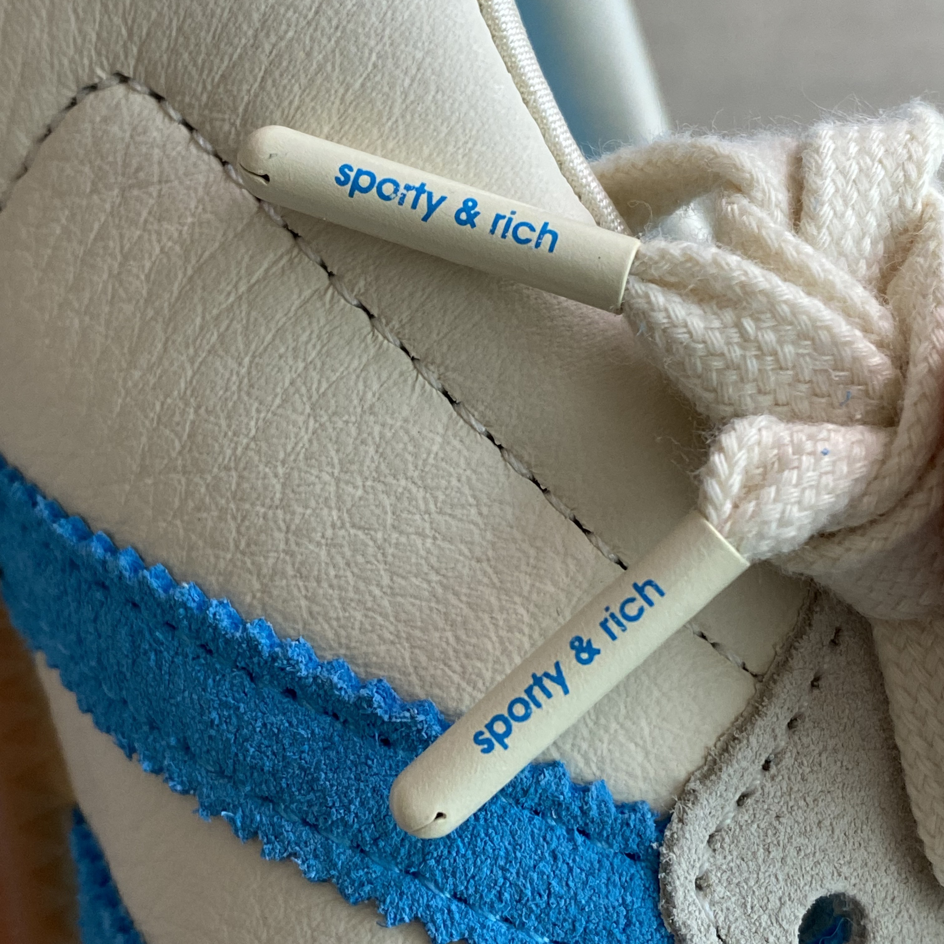 Adidas x Sporty & Rich Samba Cream Blue 착용 스타일 - 2