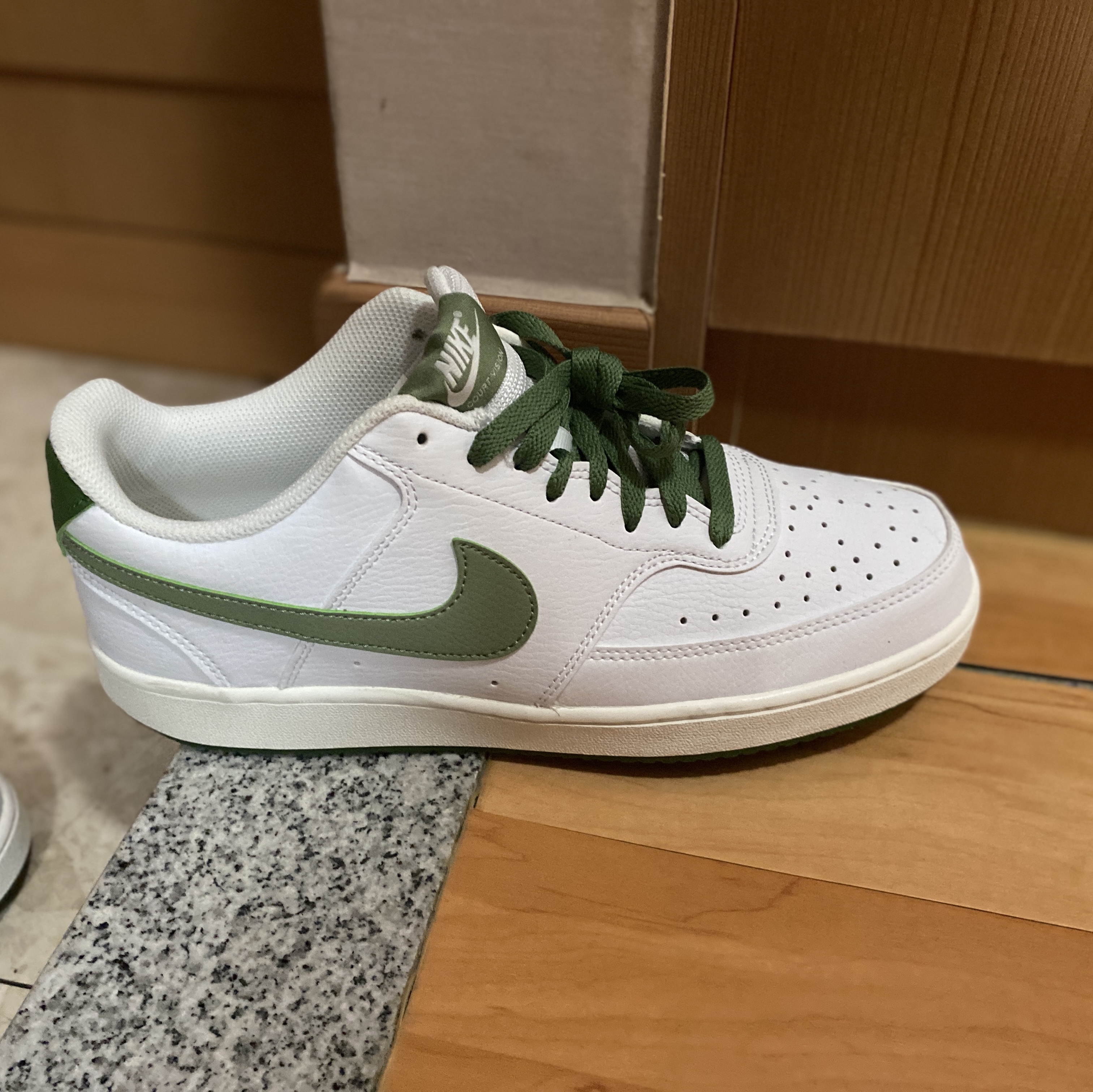 Nike Court Vision Low White Treeline 착용 스타일