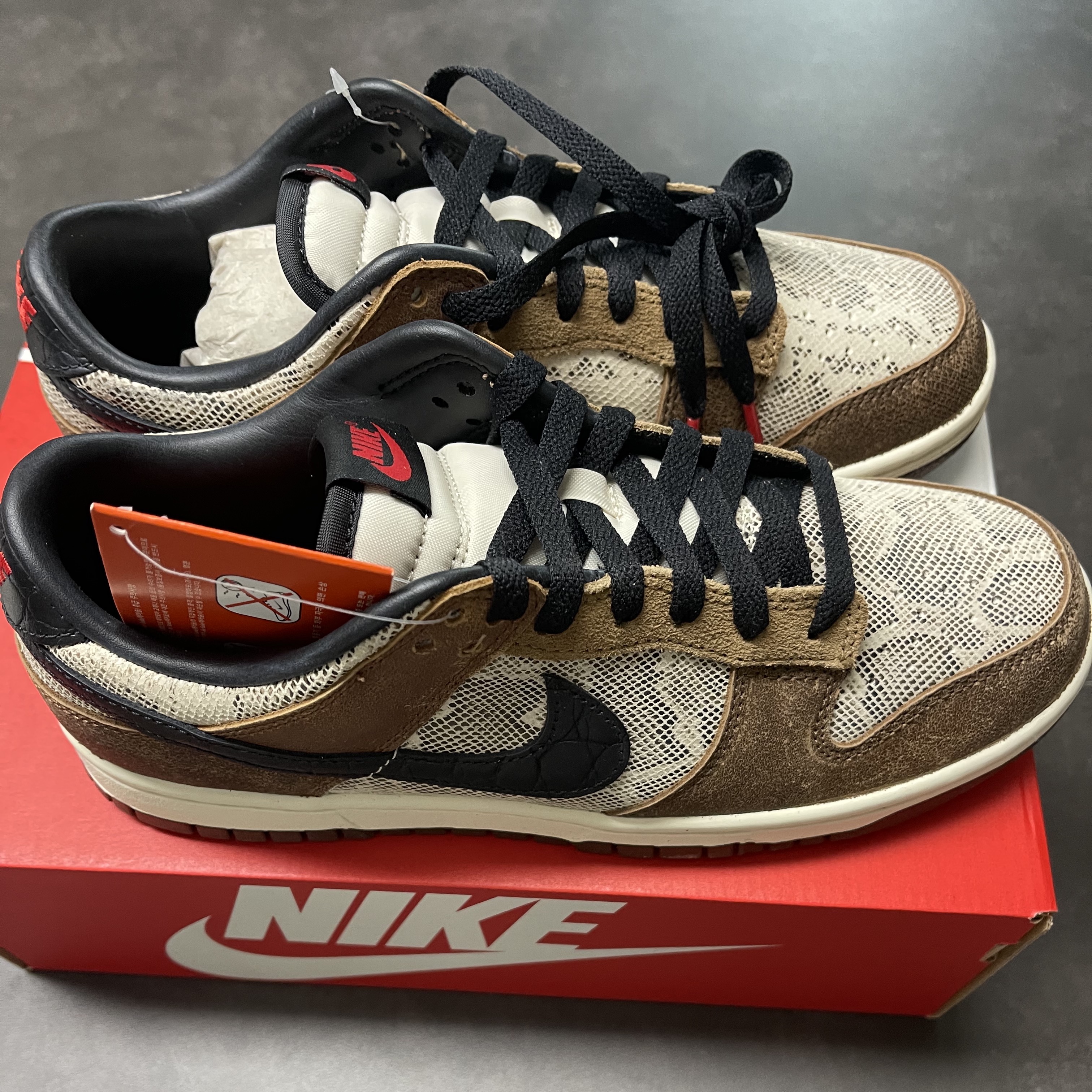 Nike Dunk Low PRM Head to Head 착용 스타일