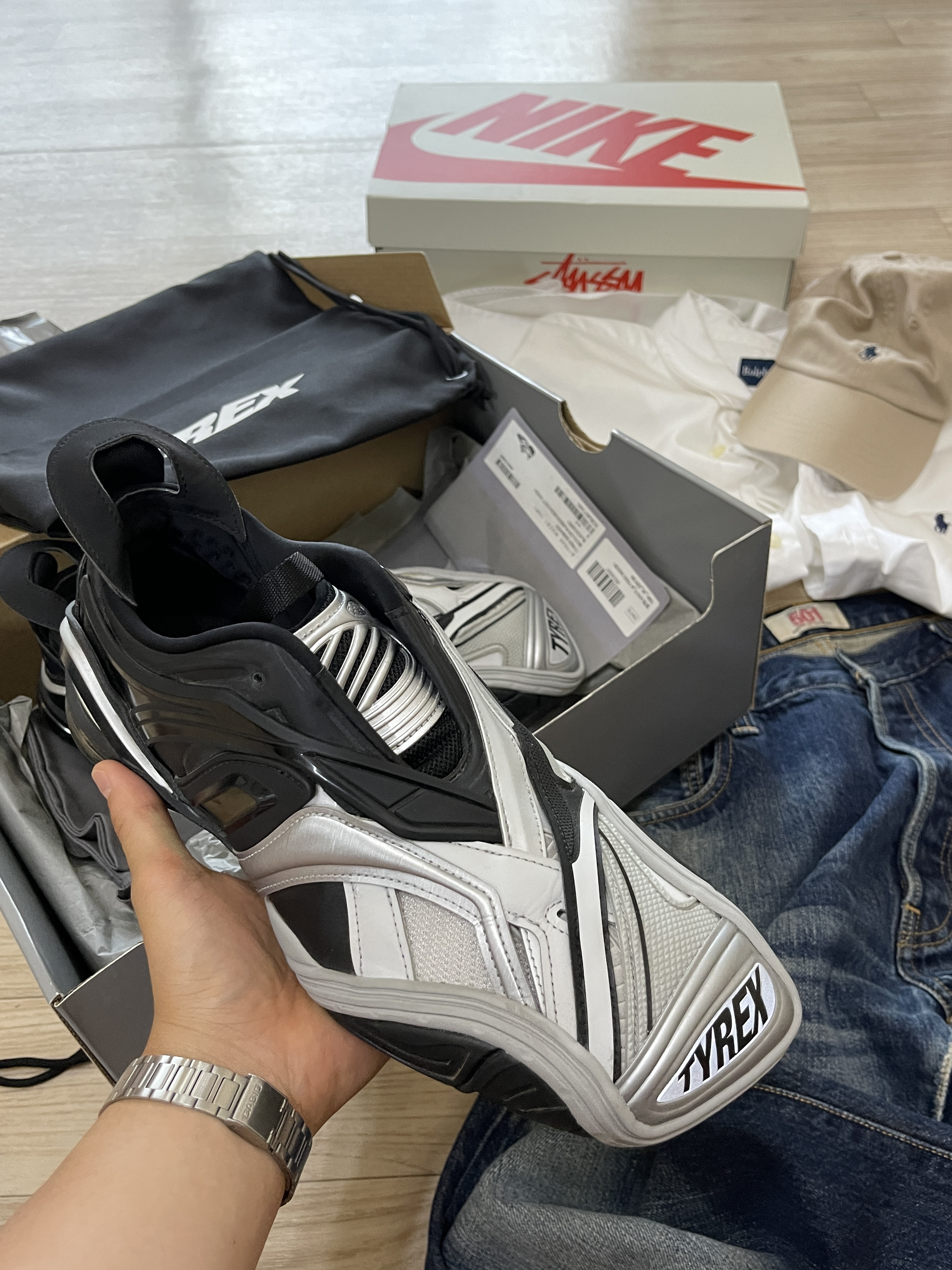 Balenciaga Tyrex Sneakers Black Grey 착용 스타일 - 5