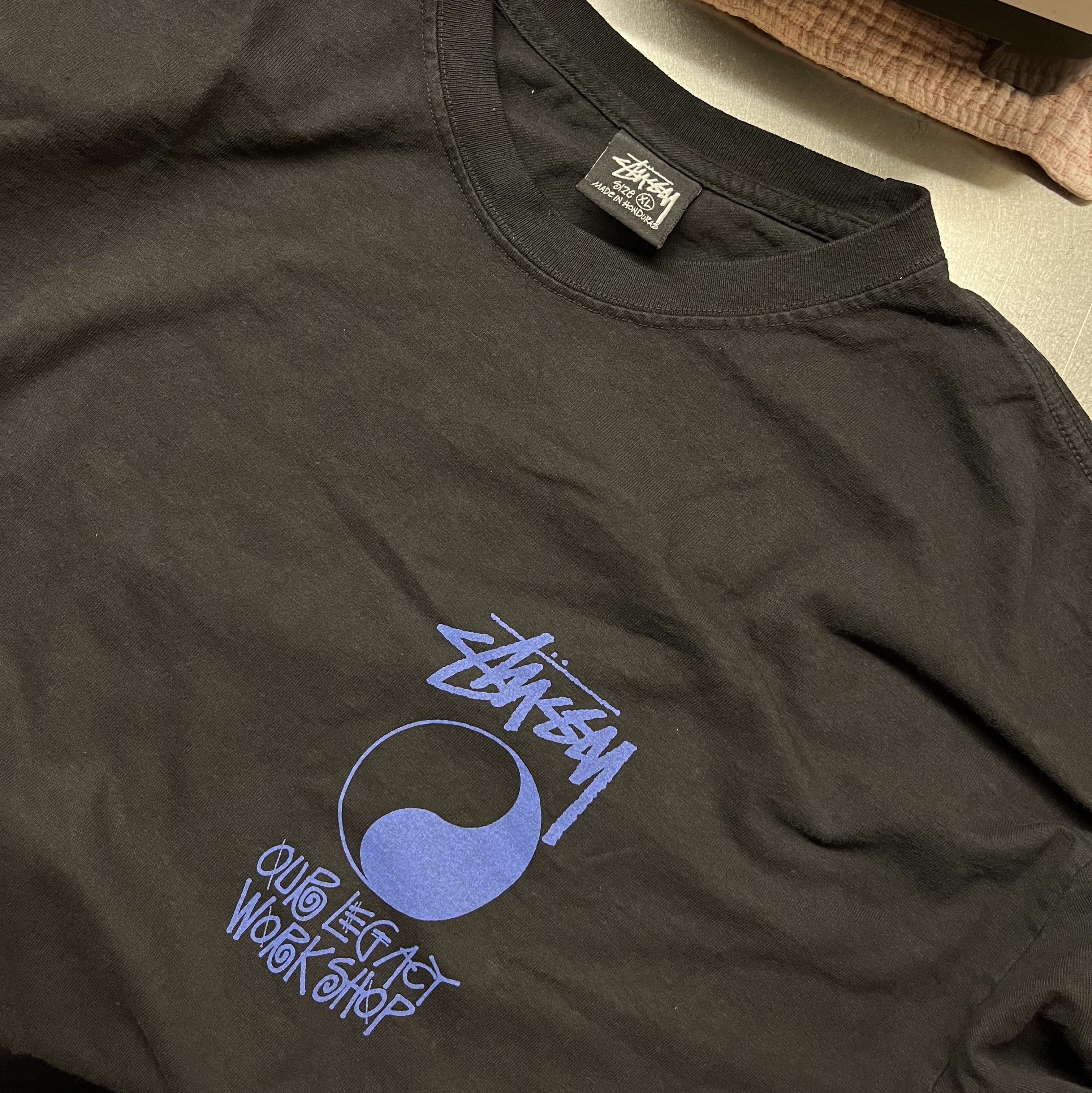 Stussy x Our Legacy Frame Pigment Dyed T-Shirt Black 착용 스타일