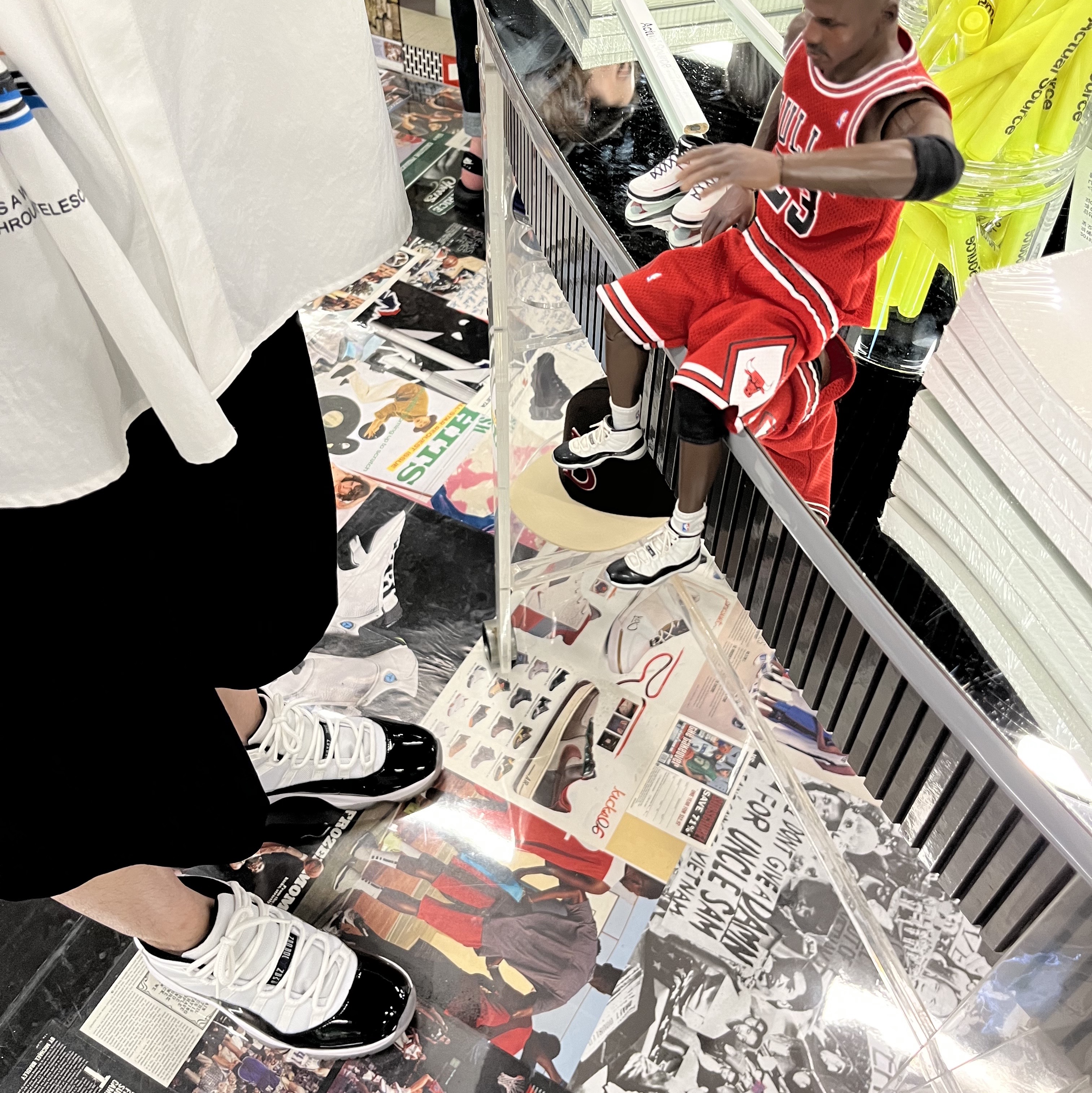 Jordan 11 Retro Concord 2018, Jordan 1 x Off-White Retro High Chicago The Ten 착용 스타일 - 1
