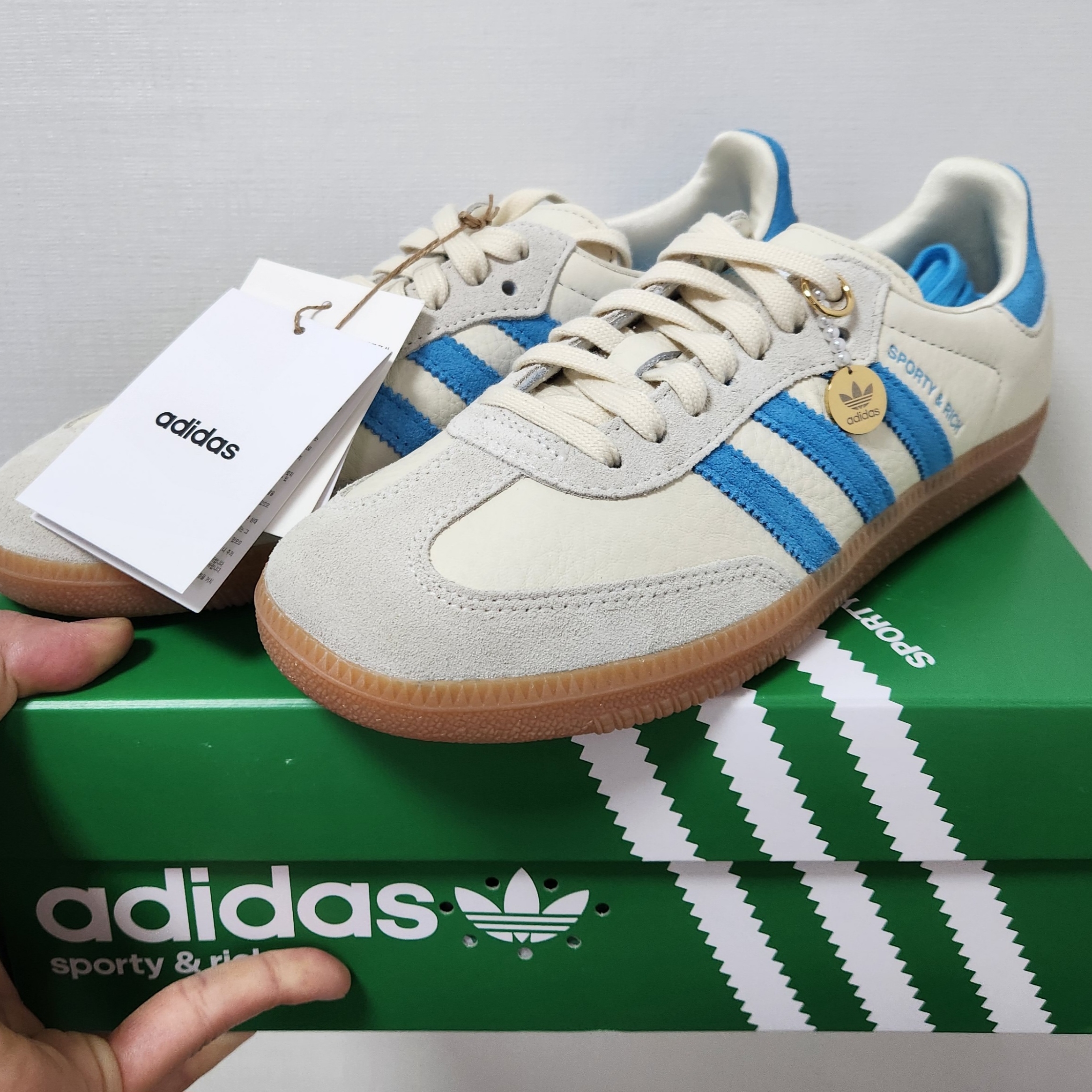 Adidas x Sporty & Rich Samba Cream Blue 착용 스타일