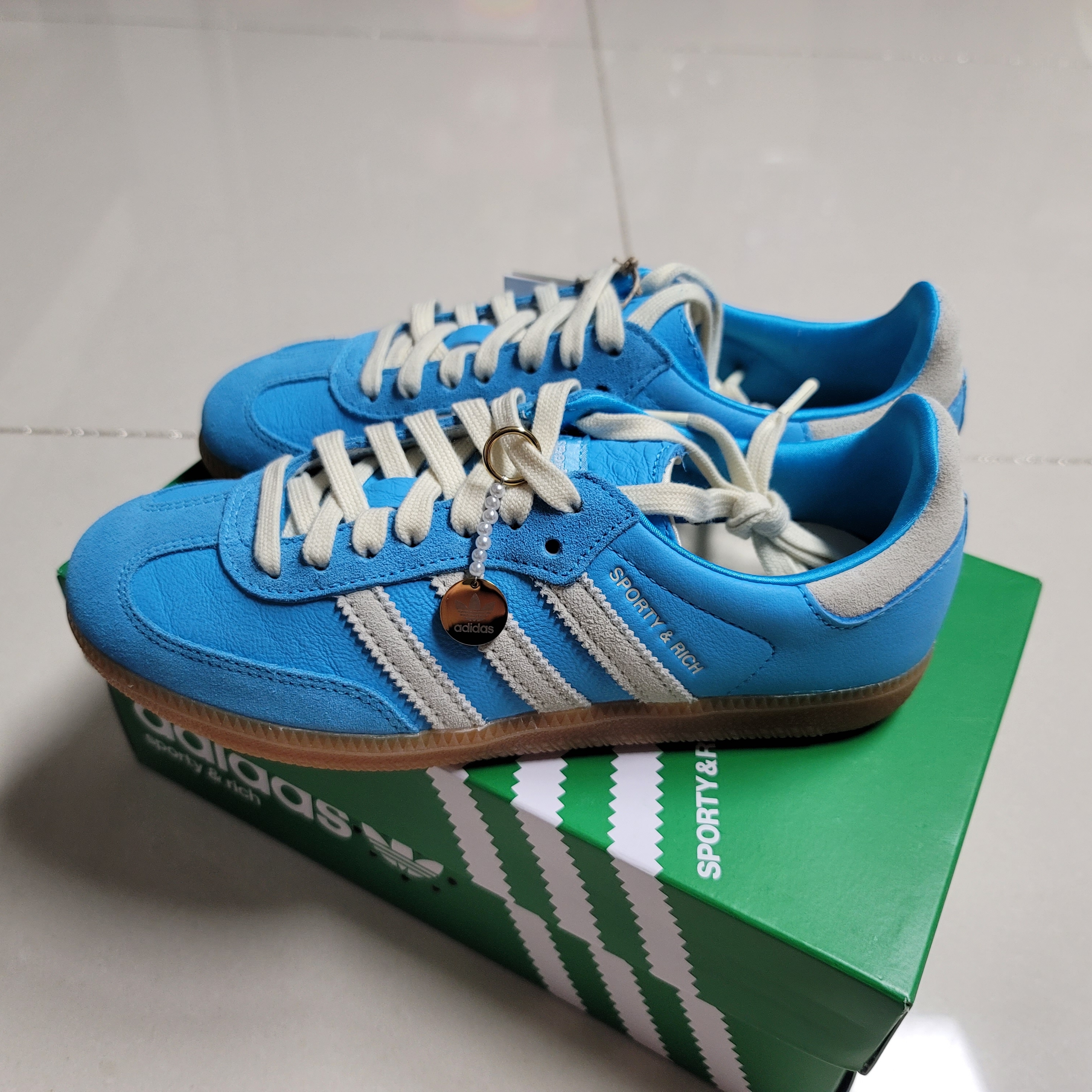 Adidas x Sporty & Rich Samba Blue Rush Cream White 착용 스타일 - 2