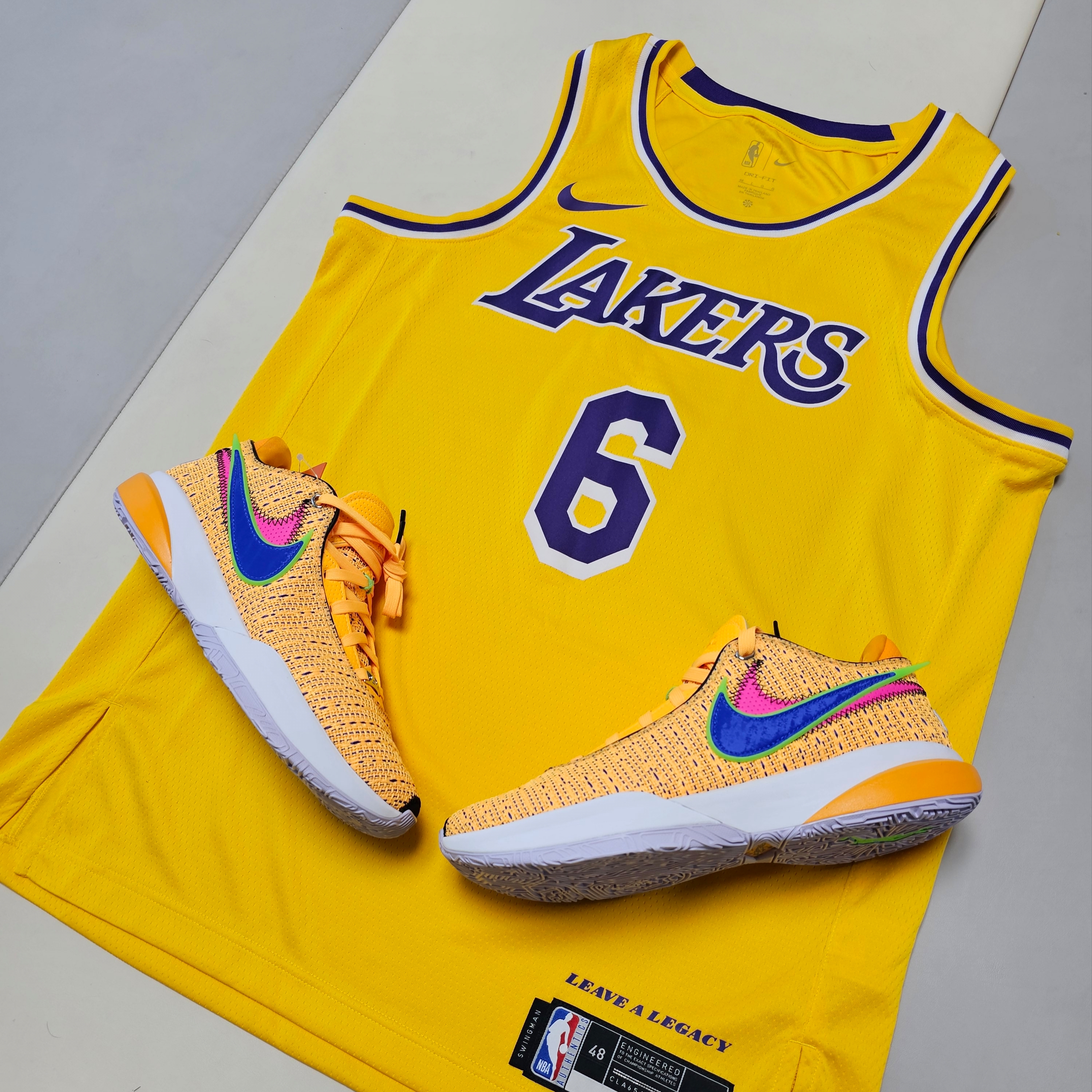 Nike LeBron XX EP Laser Orange Racer Blue 착용 스타일 - 1