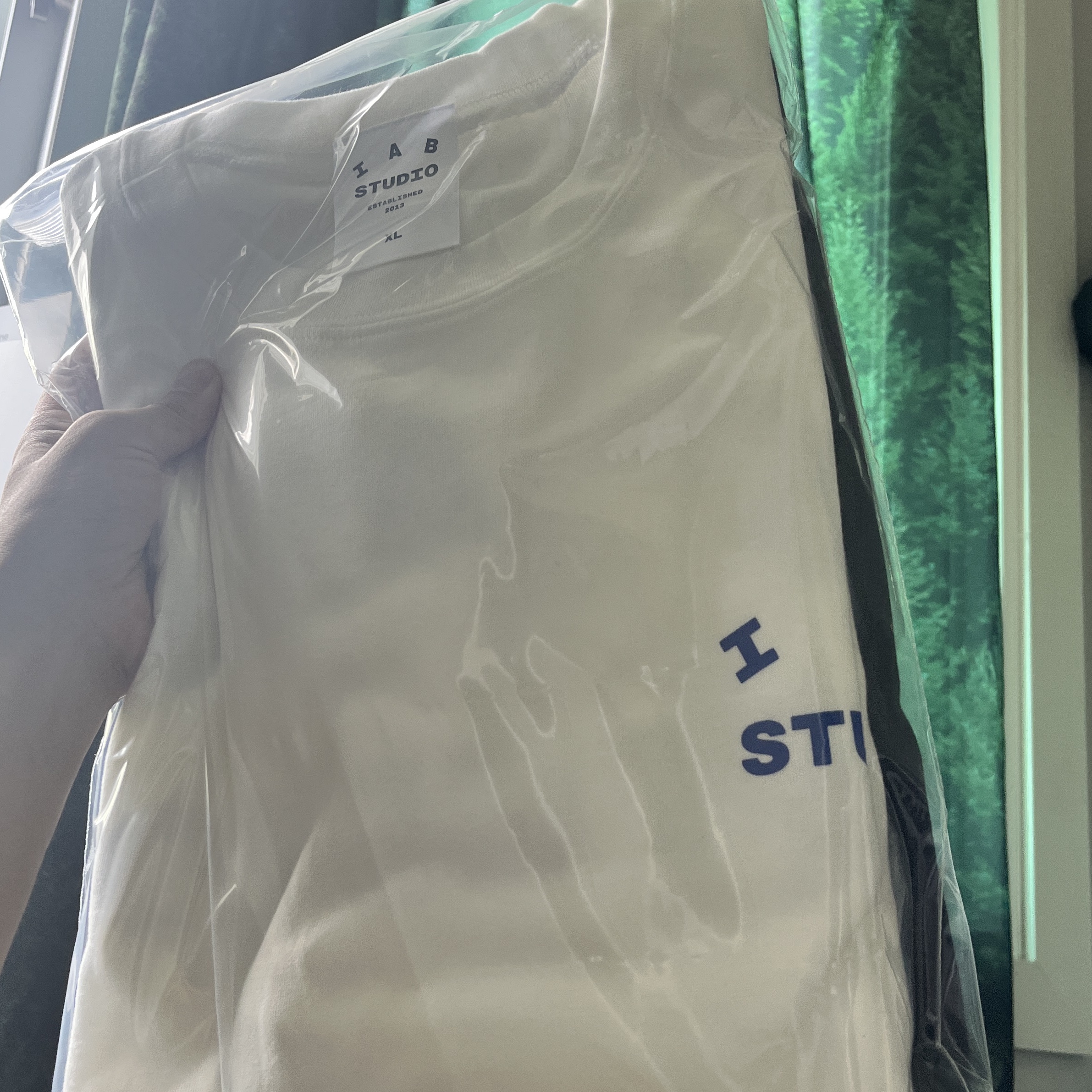 IAB Studio 10th Anniversary T-Shirts Pack White & Black (2 Pack) 착용 스타일 - 2