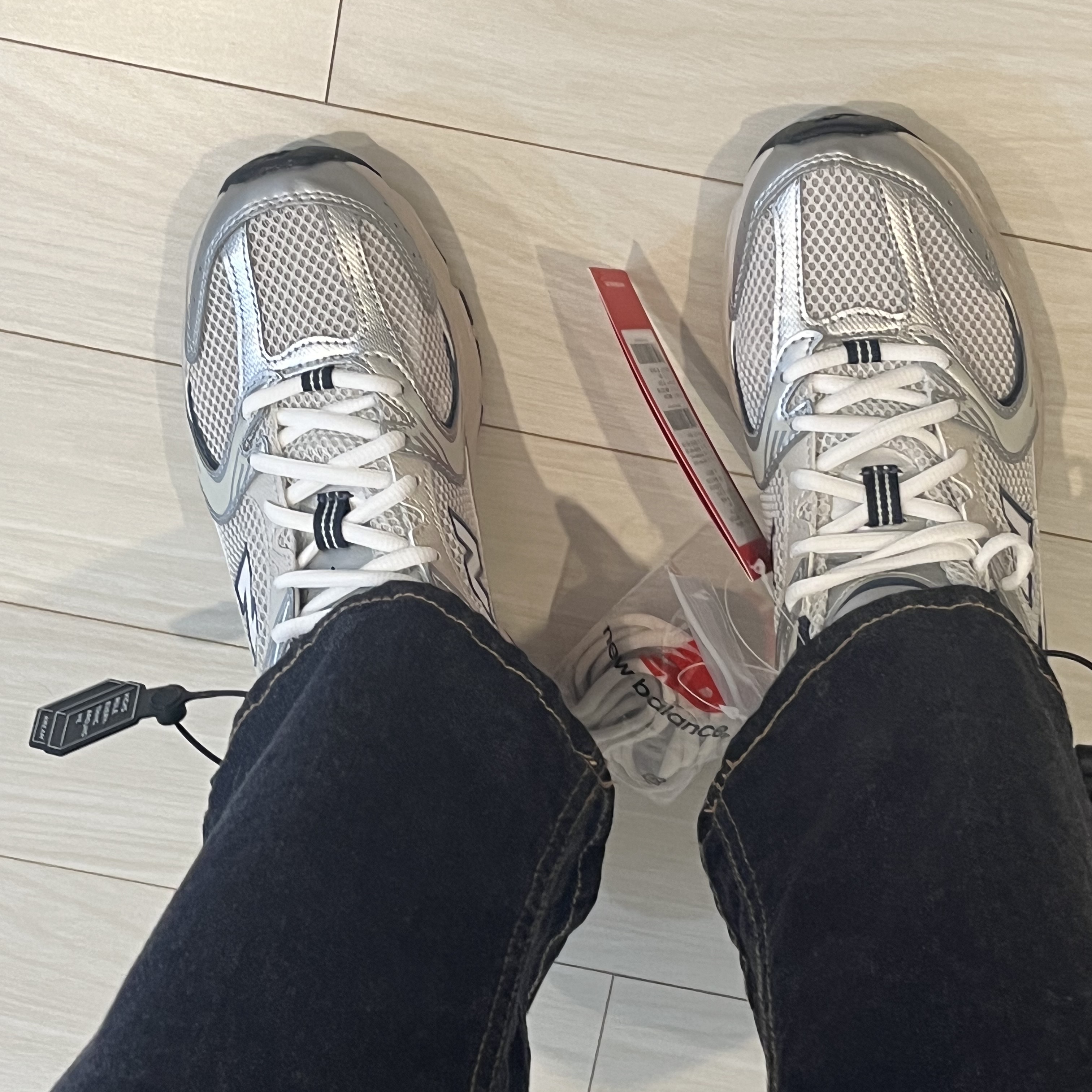 New Balance 530 Steel Grey 착용 스타일 - 1