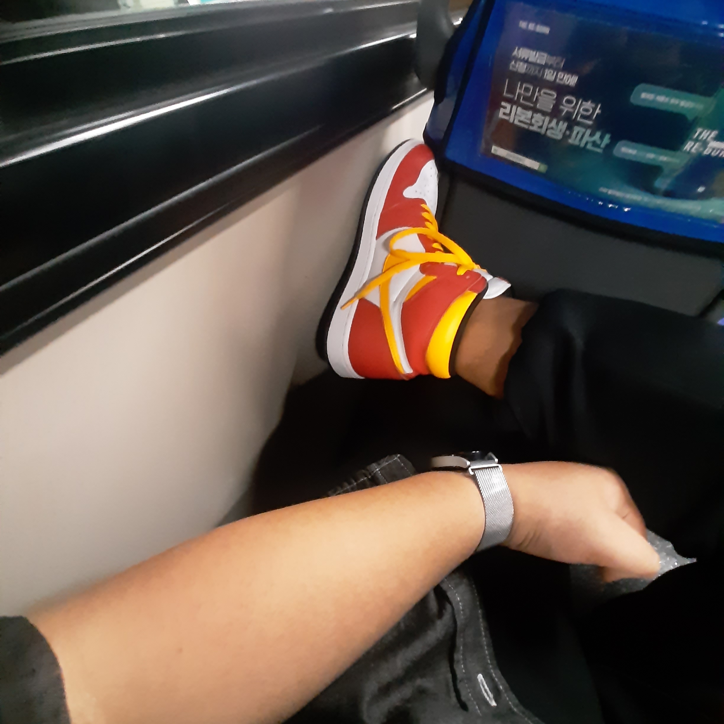 Jordan 1 Retro High OG Light Fusion Red 착용 스타일