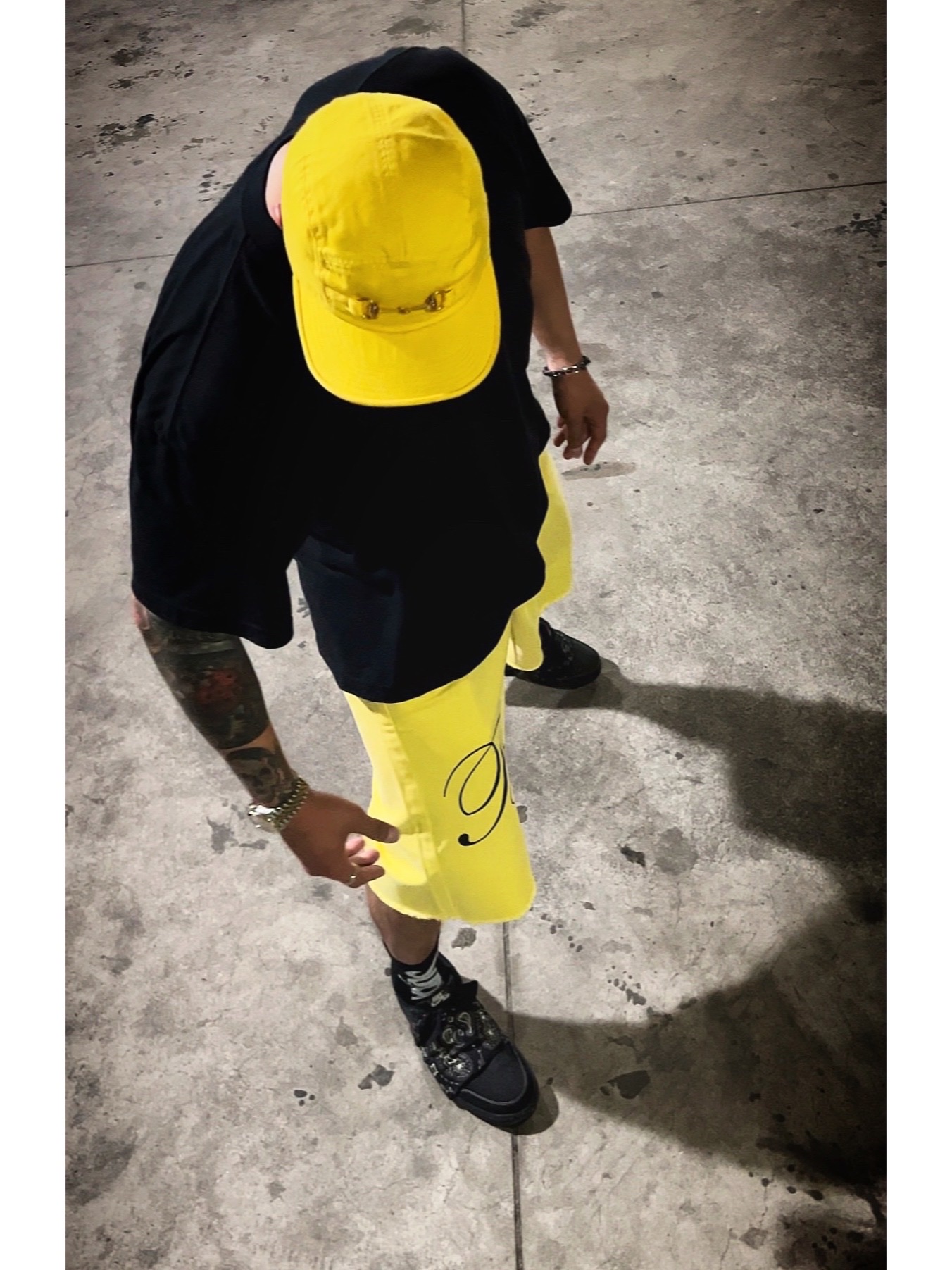 Supreme x Burberry Box Logo T-Shirt Black - 22SS, Supreme x Bernadette Corporation Work Shorts Yellow - 23SS 착용 스타일 - 3
