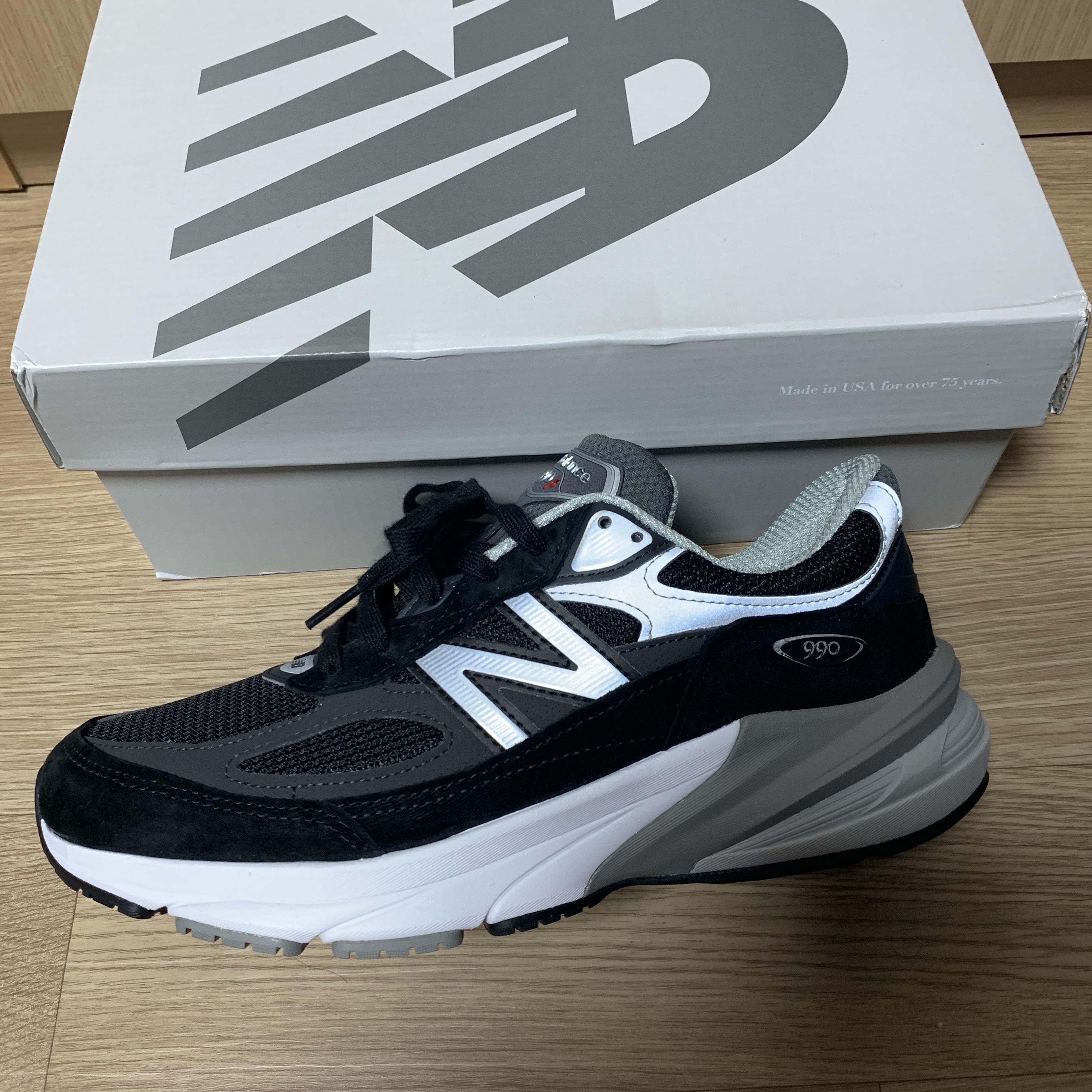 New Balance 990v6 Made in USA Black White 착용 스타일 - 1