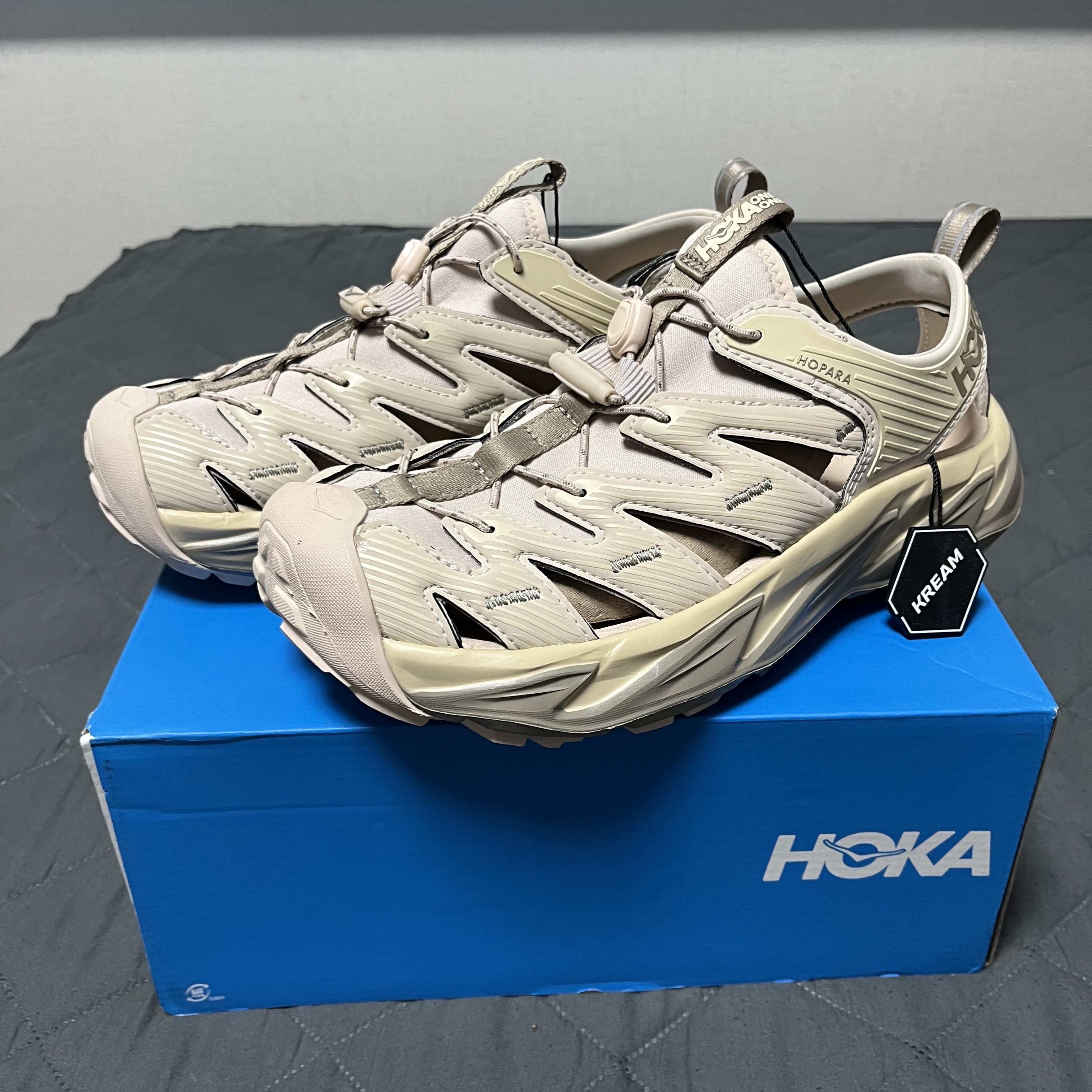 Hoka Hopara Shifting Sand Dune 착용 스타일