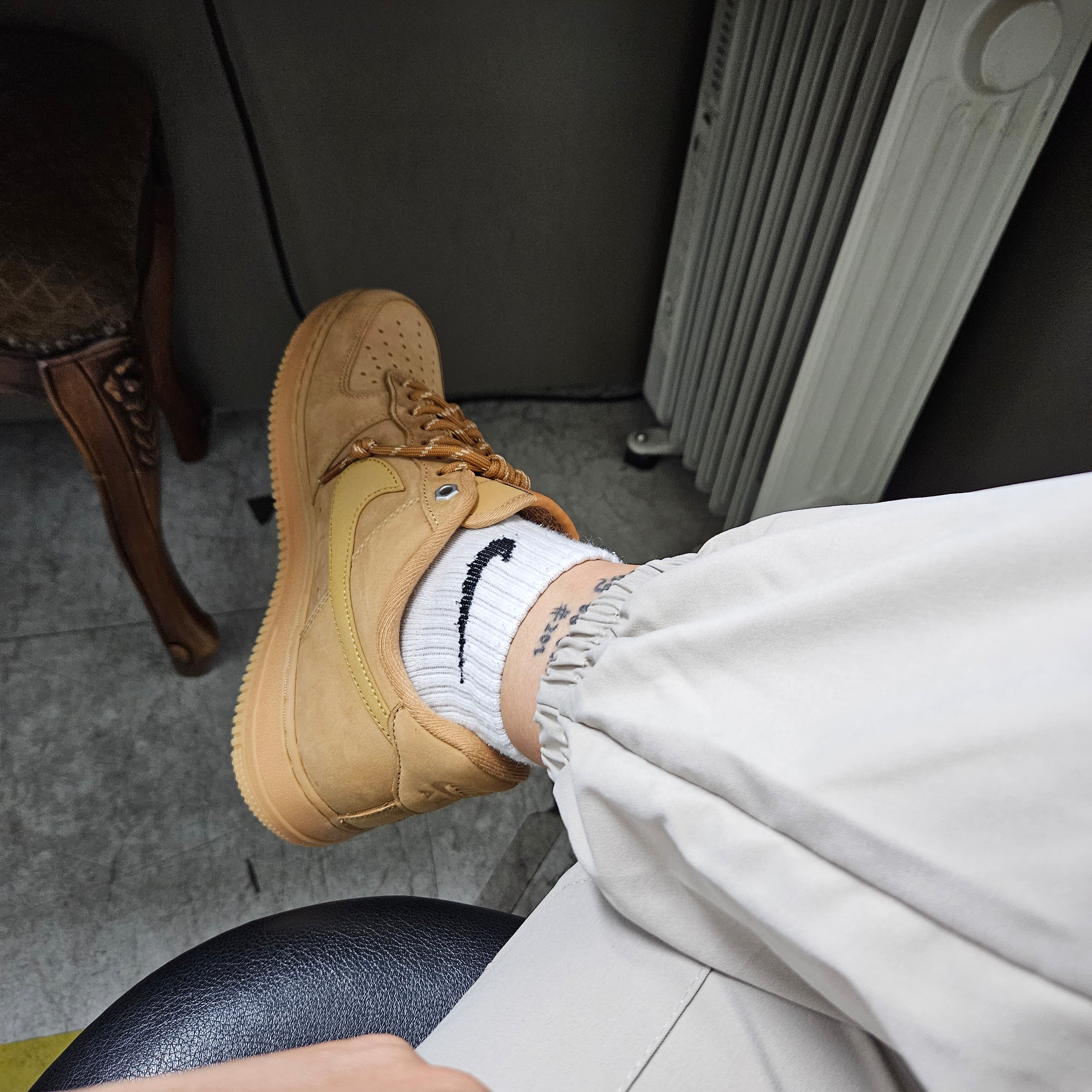 Nike Air Force 1 '07 WB Flax 착용 스타일 - 3