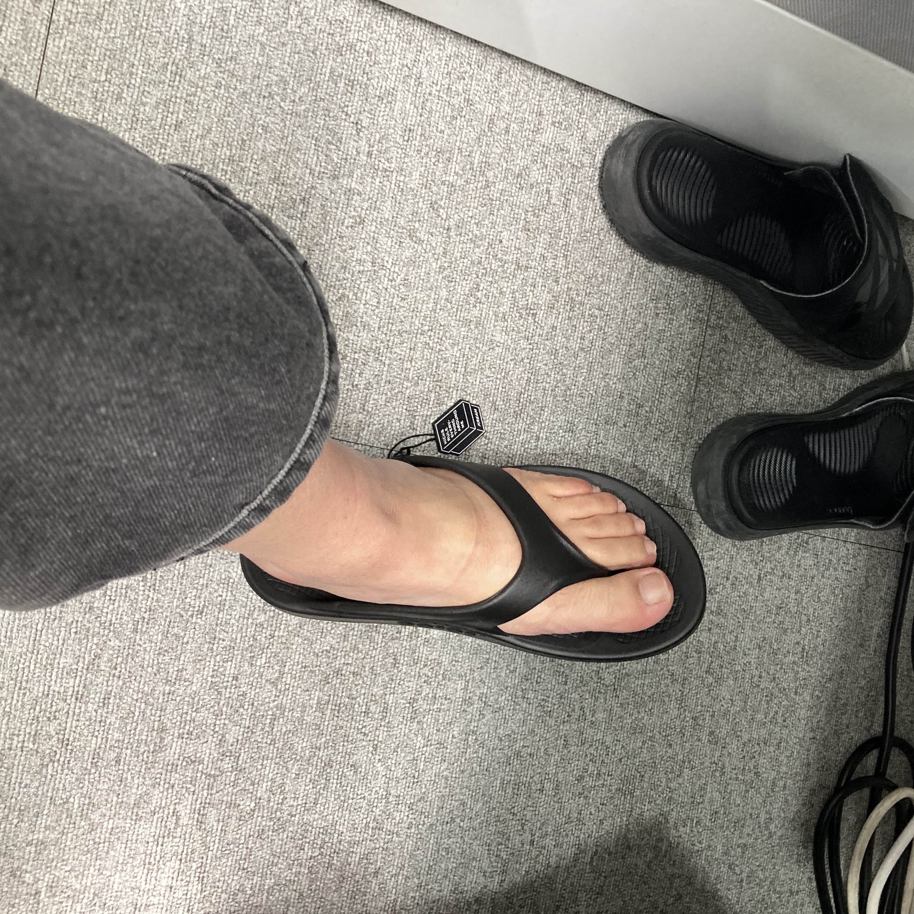 Oofos OOriginal Black 착용 스타일 - 4