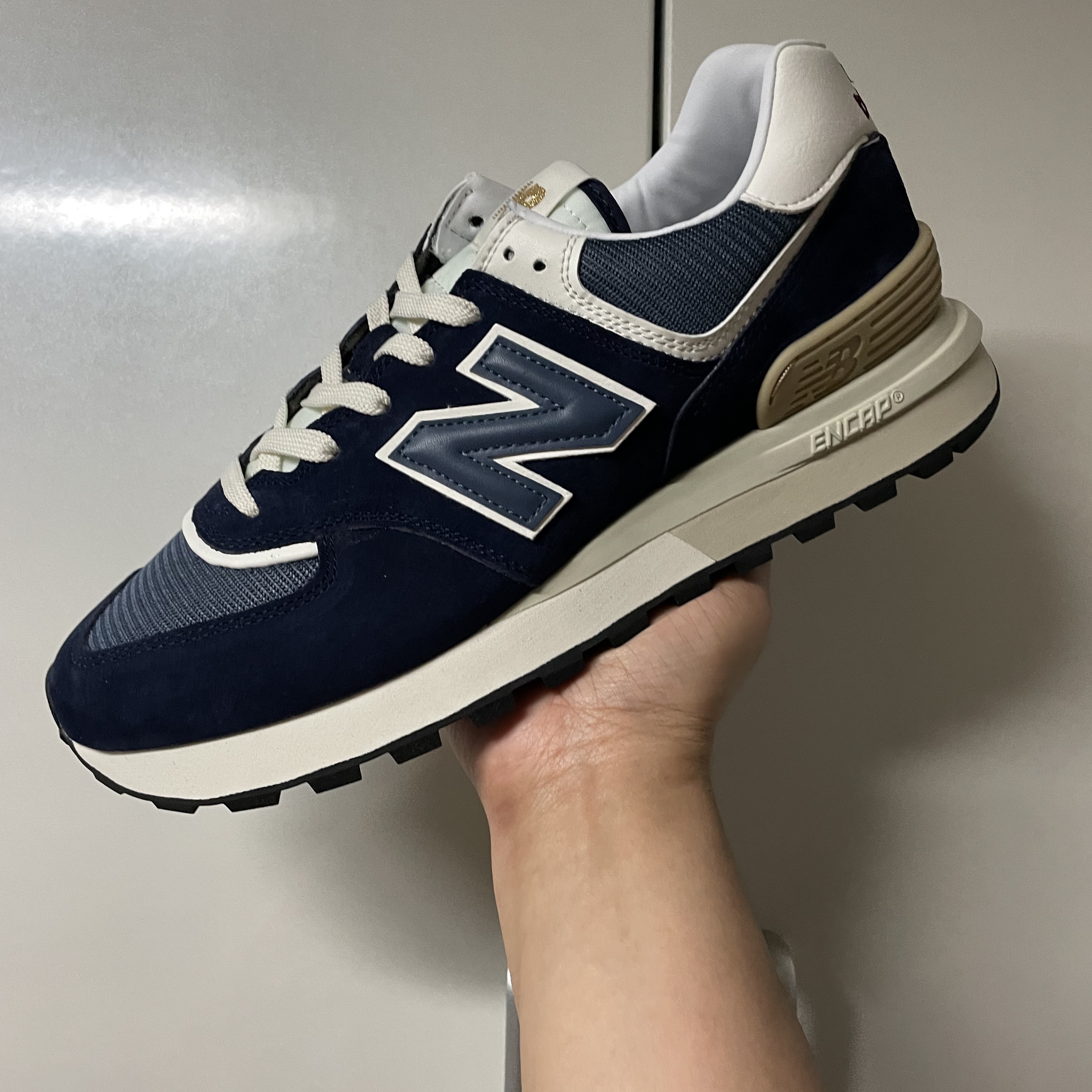 New Balance 574 Legacy Navy 착용 스타일 - 1