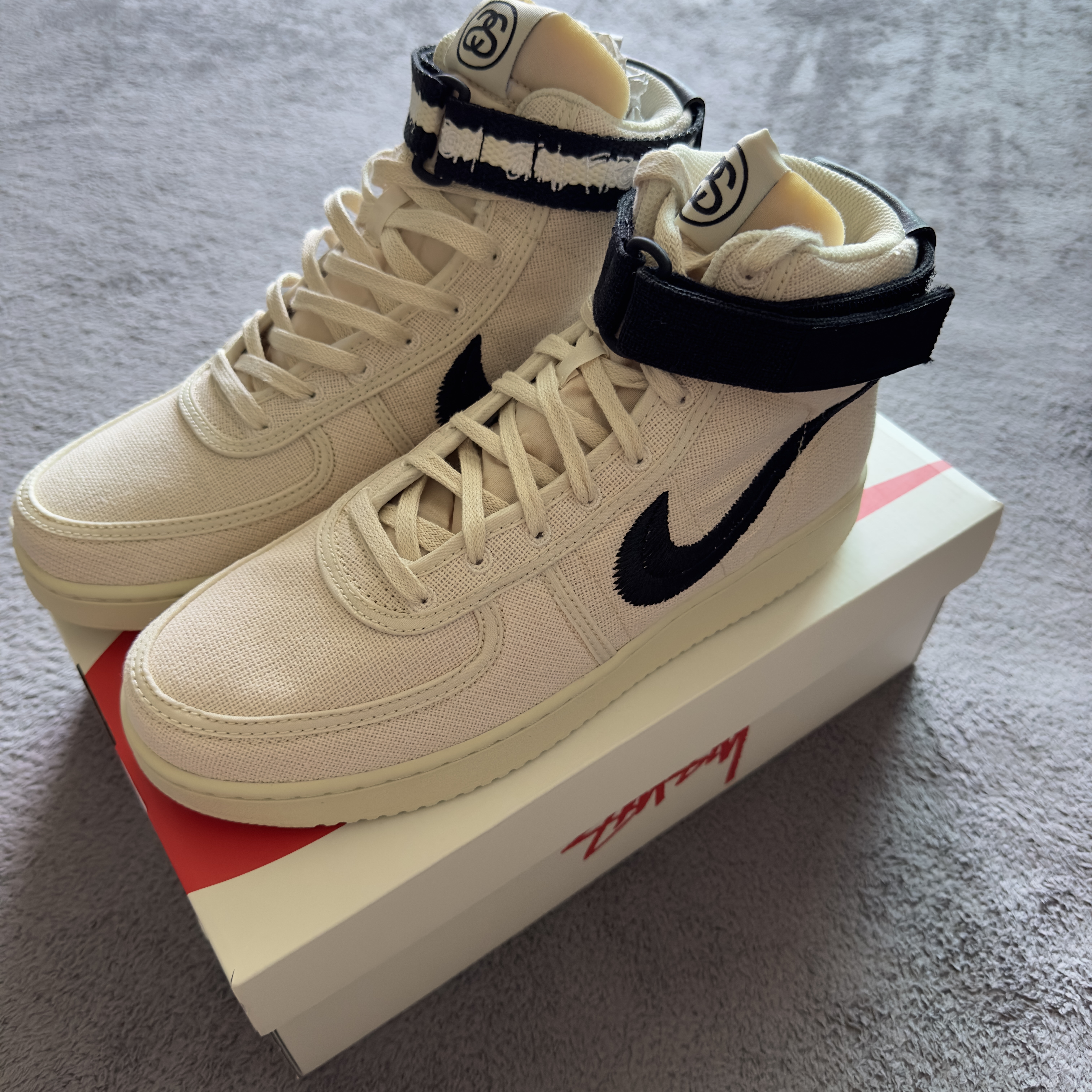 Nike x Stussy Vandal High Fossil 착용 스타일