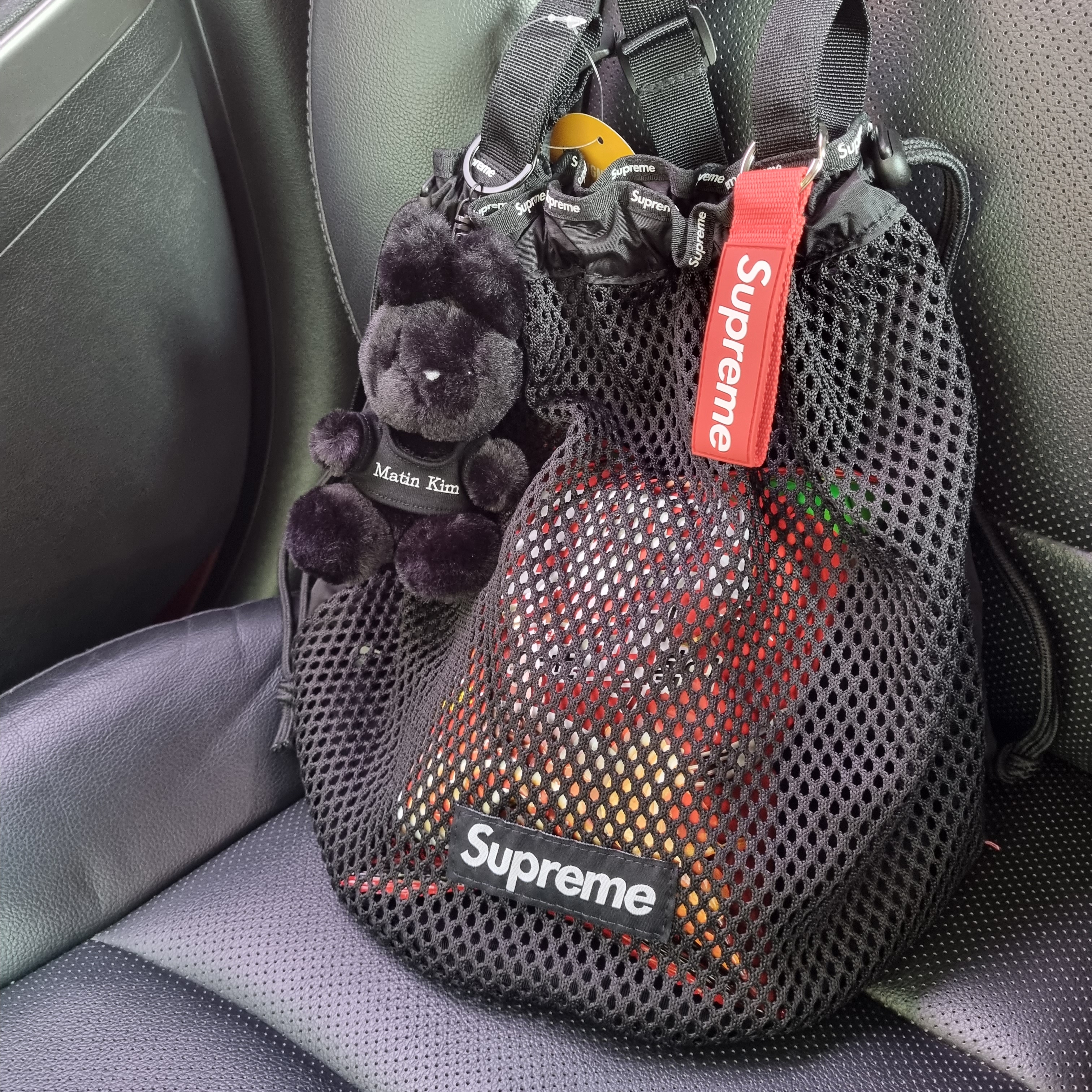 Supreme Mesh Small Backpack Black - 23SS, Matin Kim Black Bunny Toy Keyring Black 착용 스타일