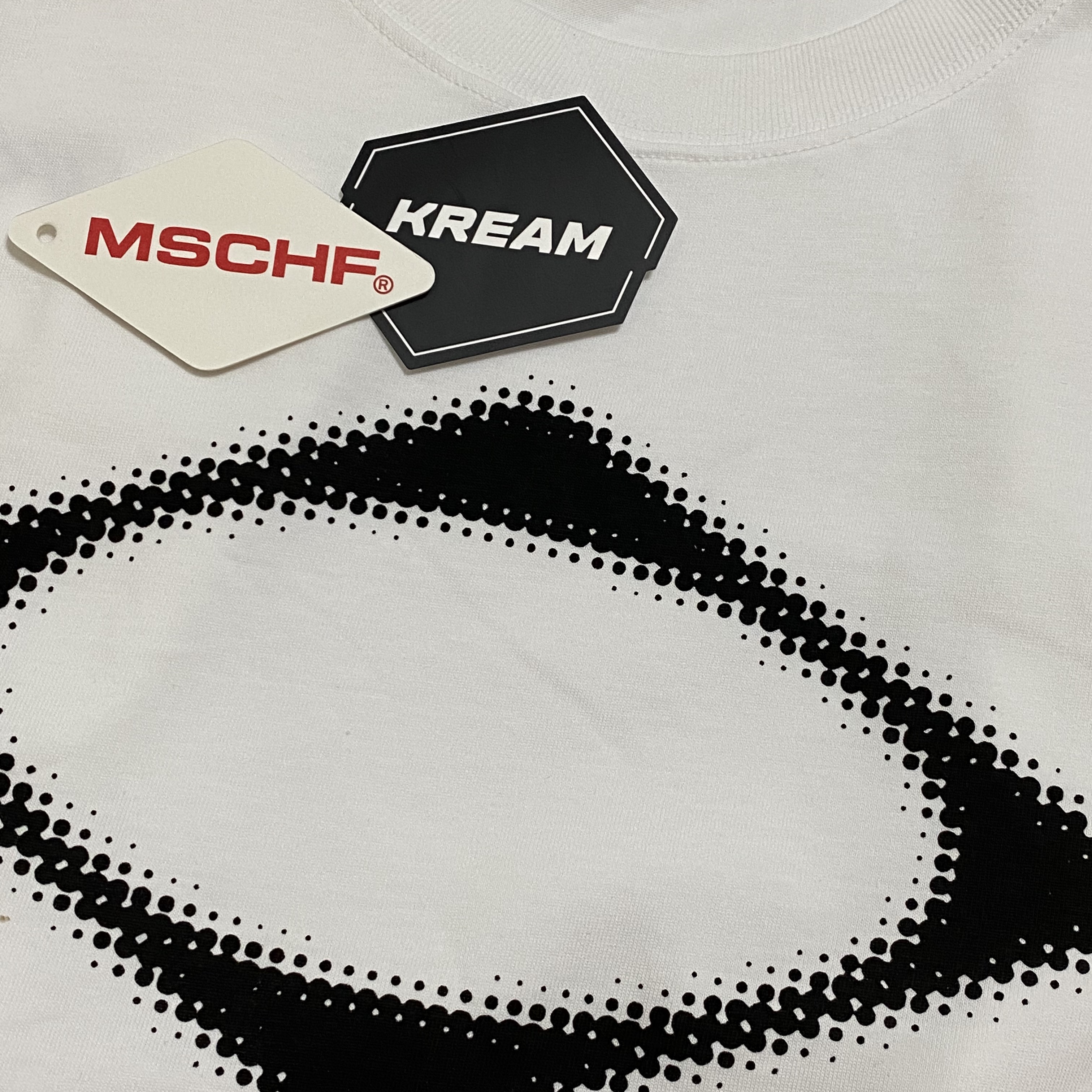 (W) Mischief Rhombus Blur T-Shirt Basic White 착용 스타일 - 1