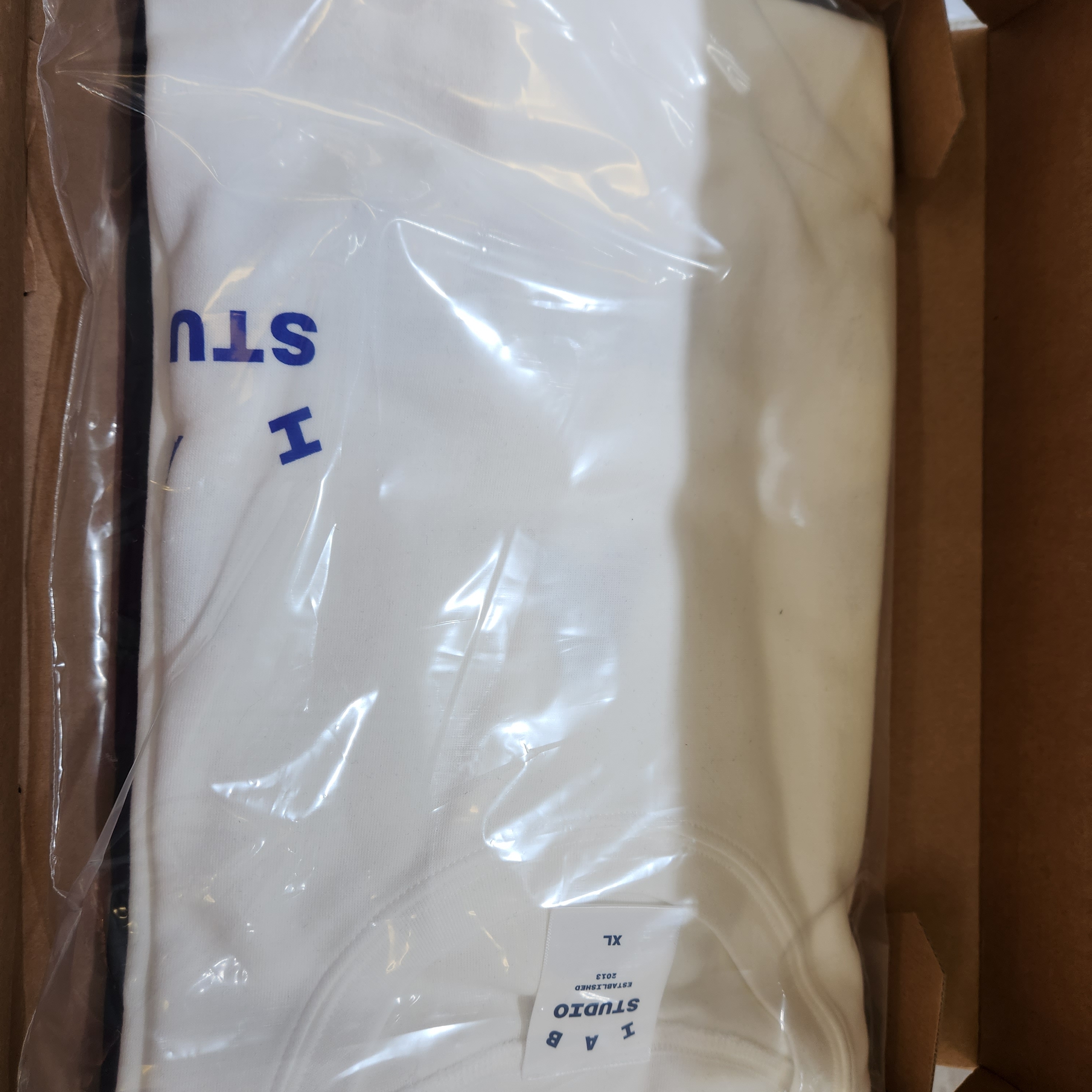 IAB Studio 10th Anniversary T-Shirts Pack White & Black (2 Pack) 착용 스타일 - 2