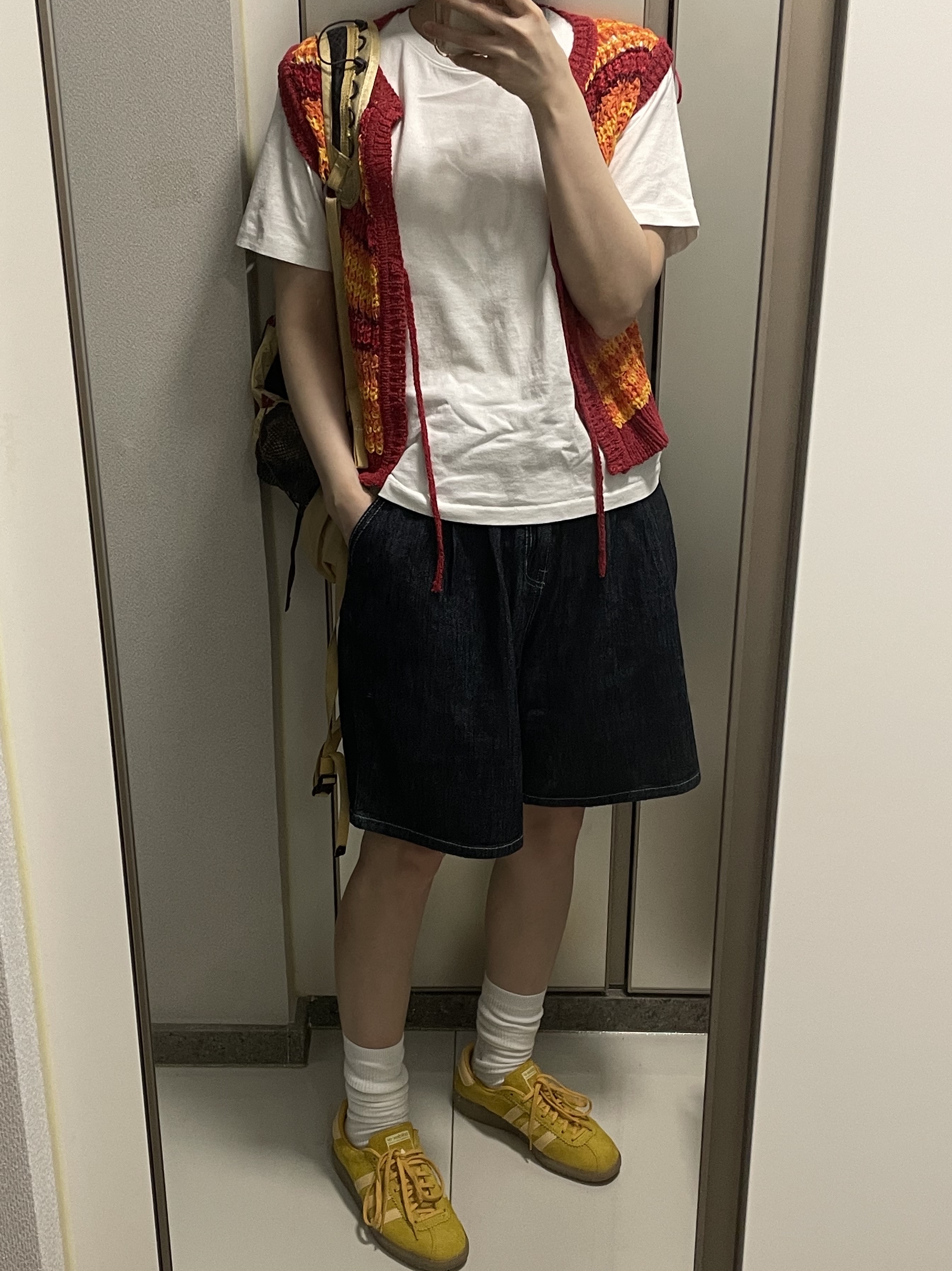 Adidas Bermuda Bold Gold 착용 스타일 - 2
