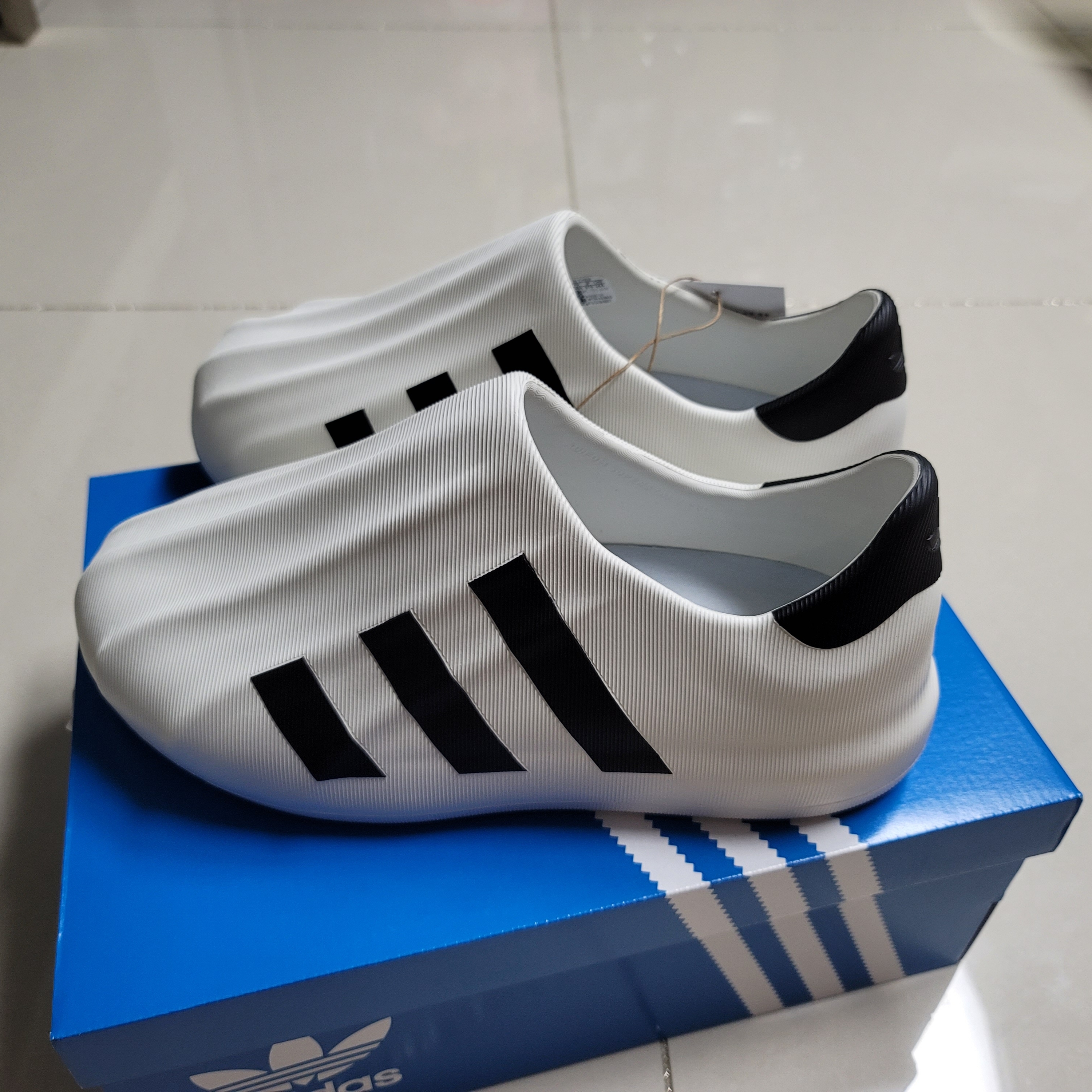 Adidas Adifom Superstar Core White 착용 스타일 - 2