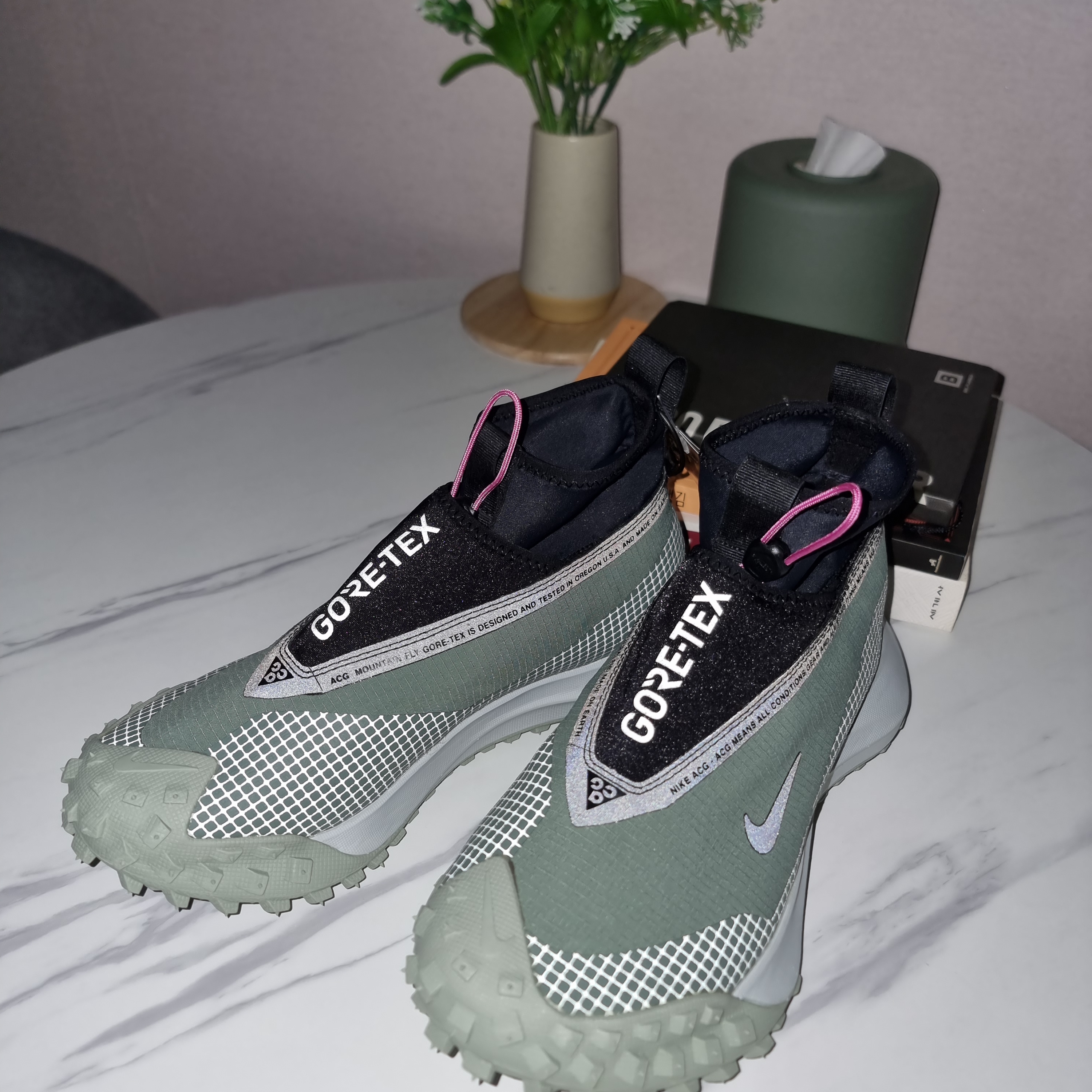 Nike ACG Mountain Fly Gore-Tex Clay Green 착용 스타일 - 2