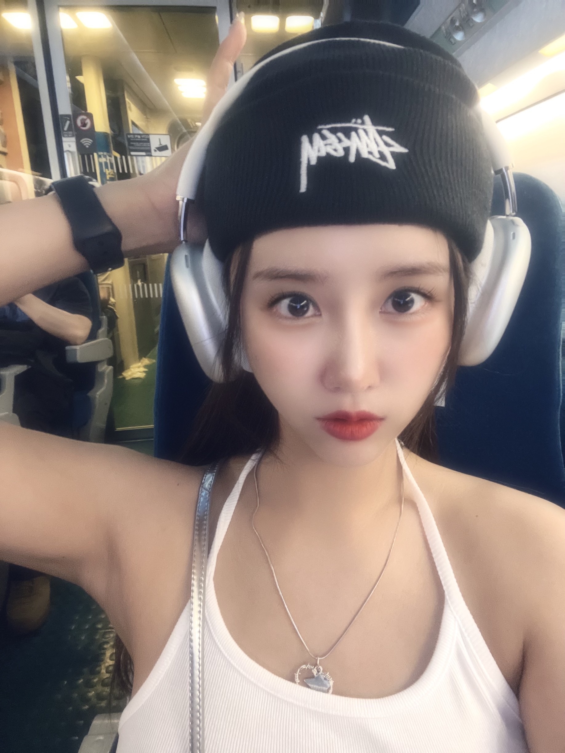 Stussy Stock Cuff Beanie Black, Apple AirPods Max Lightning Silver (Korean Ver.) 착용 스타일 - 1