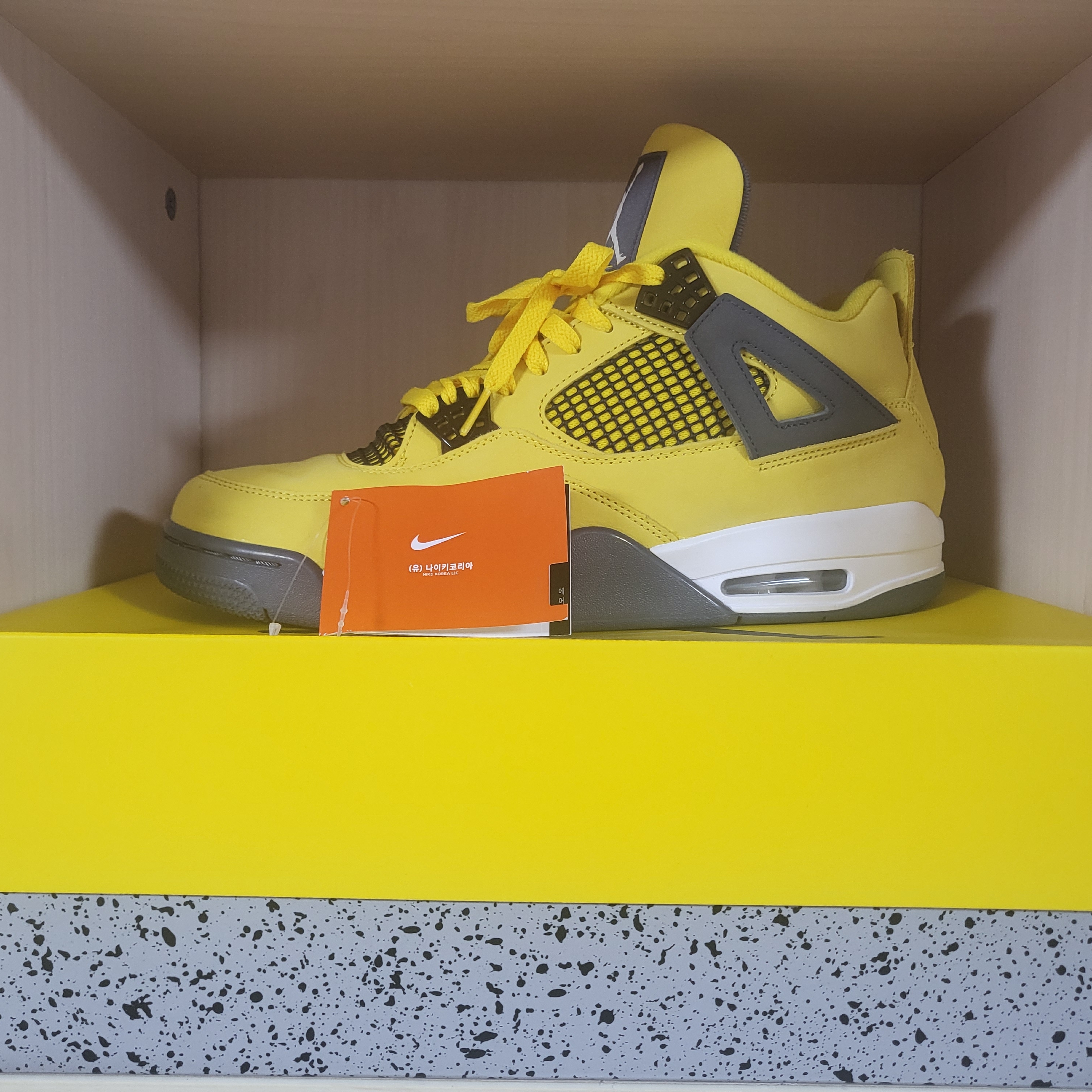 Jordan 4 Retro Tour Yellow 착용 스타일