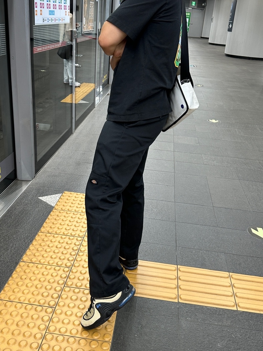 Nike x Stussy Air Penny II Rattan and Limestone, Ader Error Small Trace Esty Messanger Bag White 착용 스타일