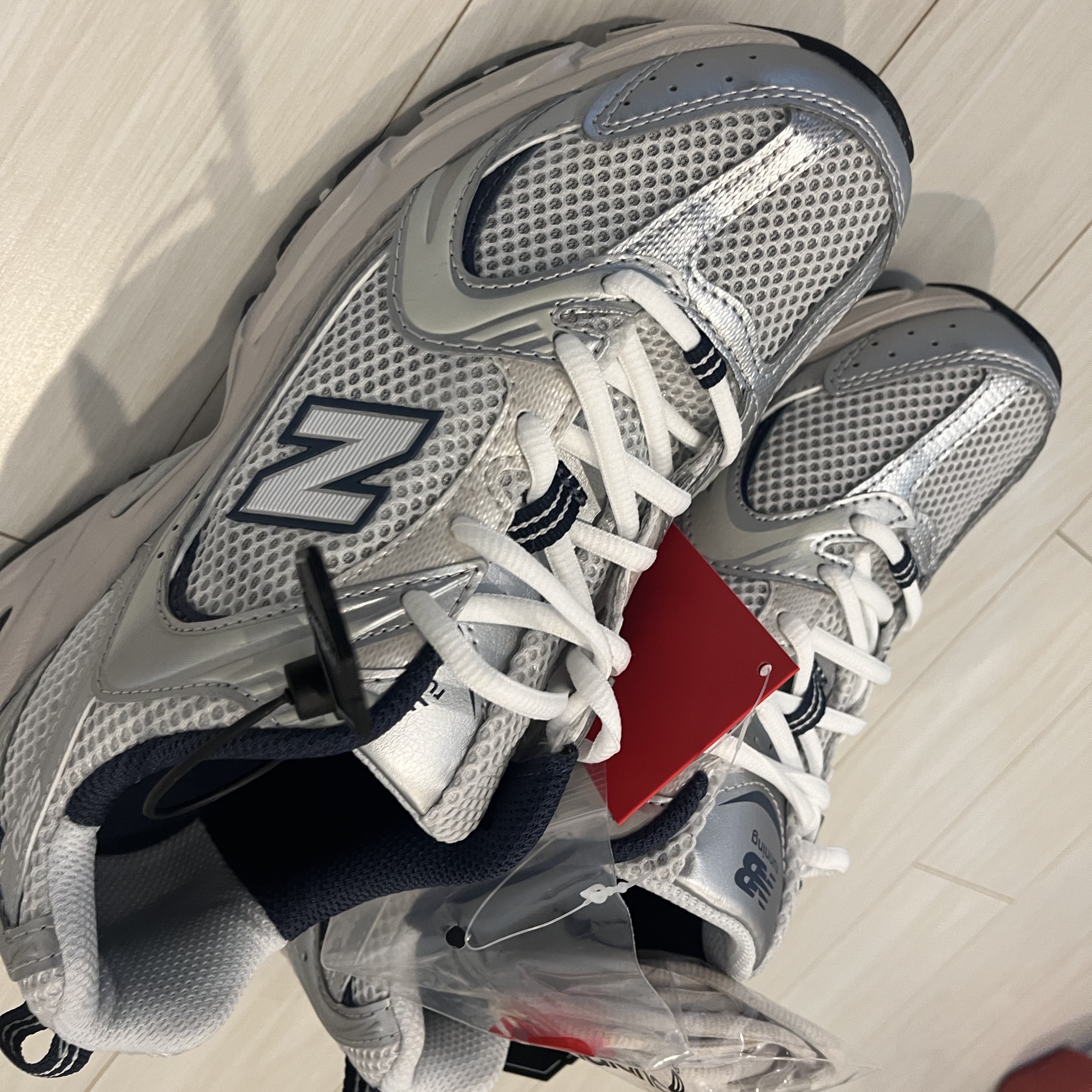 New Balance 530 Steel Grey 착용 스타일 - 2
