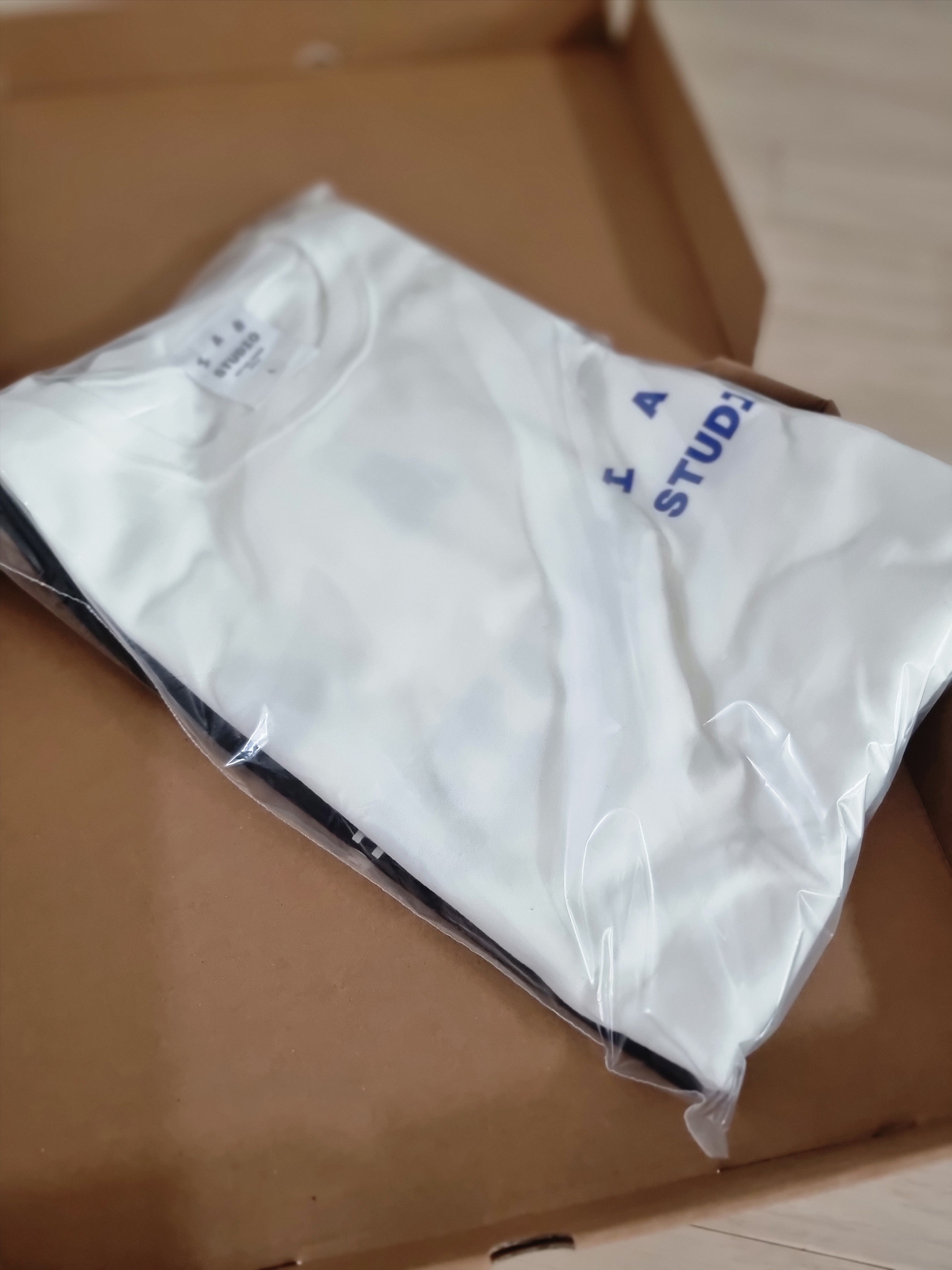 IAB Studio 10th Anniversary T-Shirts Pack White & Black (2 Pack) 착용 스타일 - 2