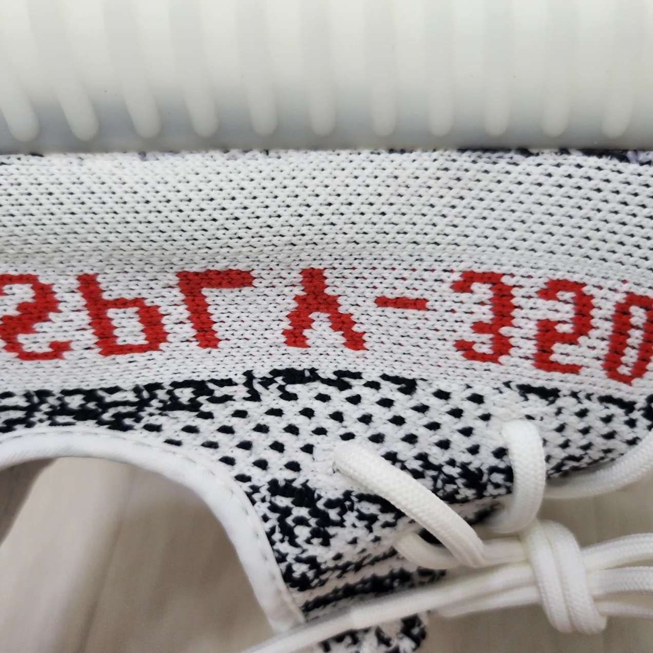 Adidas Yeezy Boost 350 V2 Zebra 2022/2023, Adidas Yeezy Boost 350 V2 Zebra 2017/2019/2020 착용 스타일 - 4