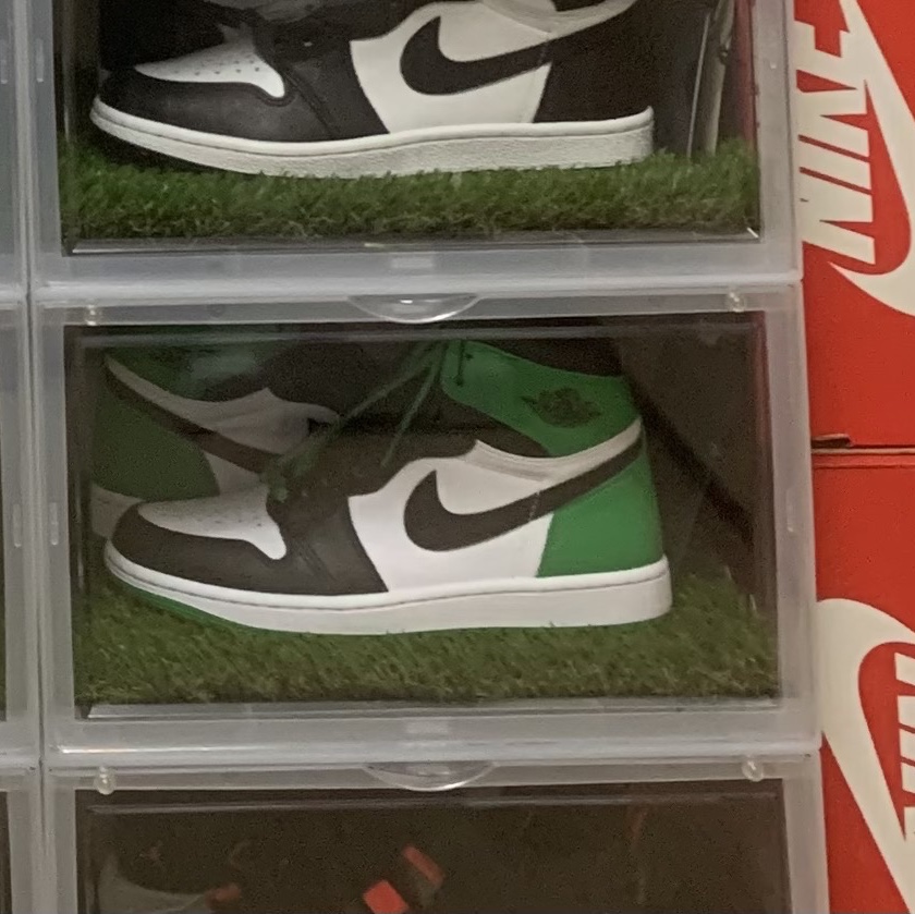 Jordan 1 Retro High OG Black and Lucky Green 착용 스타일