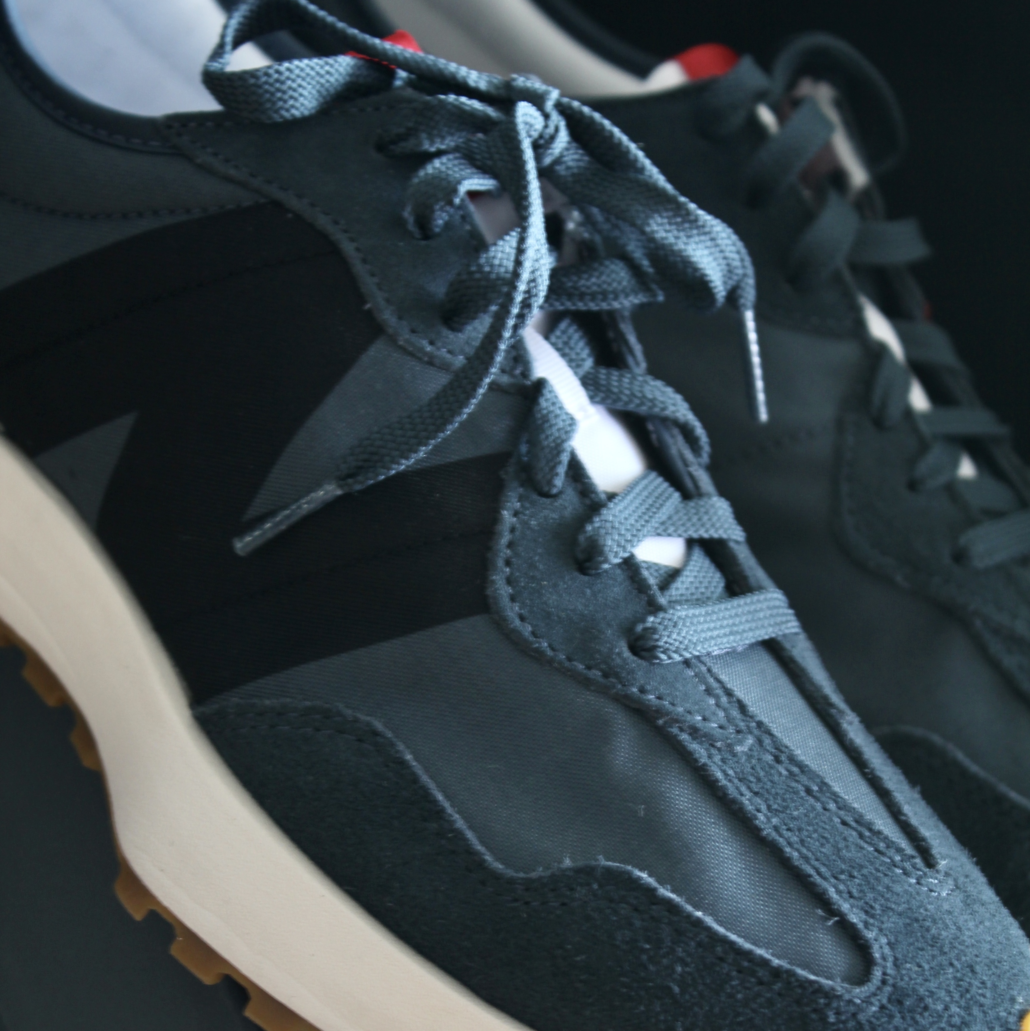 New Balance 327 Princess Blue Black 착용 스타일 - 1
