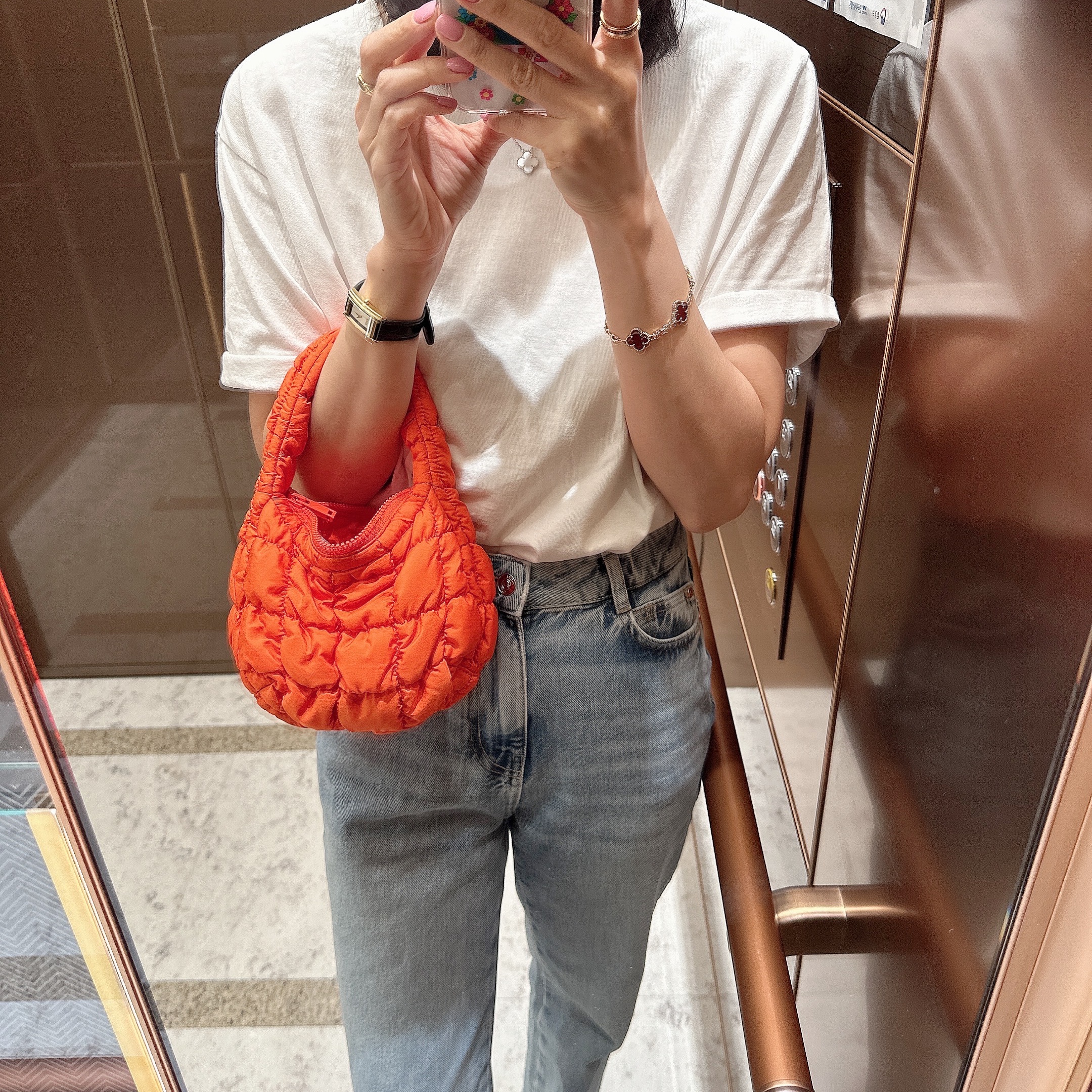 COS Quilted Micro Bag Orange 착용 스타일 - 2
