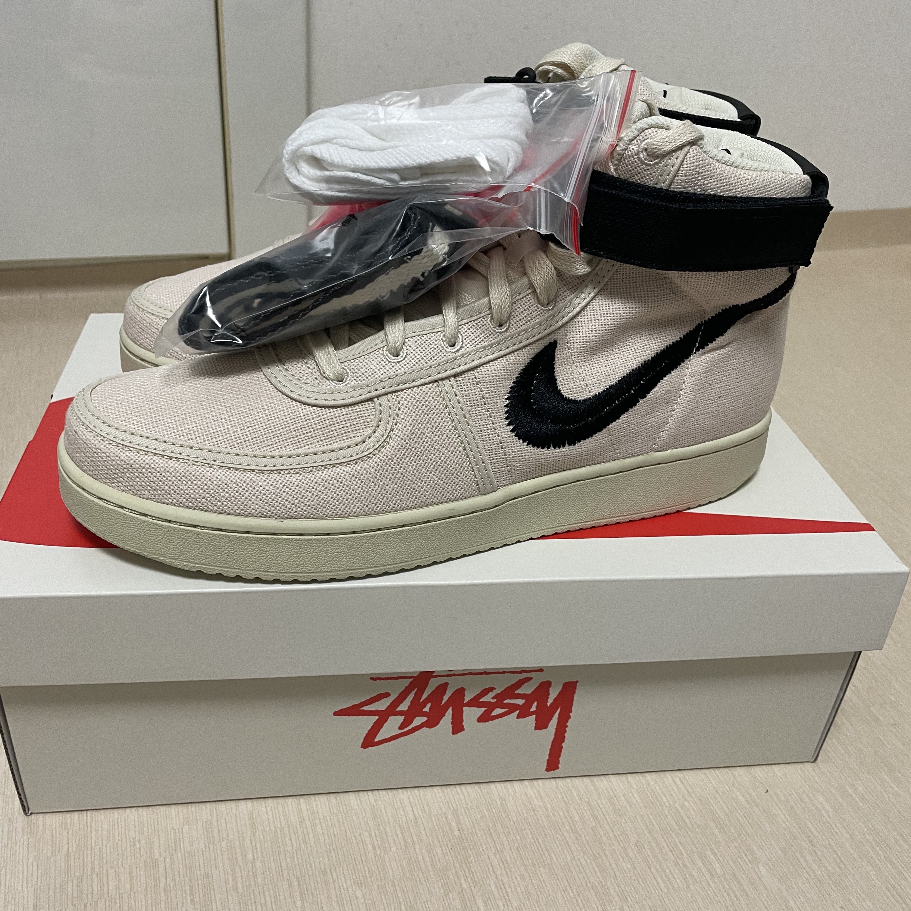 Nike x Stussy Vandal High Fossil 착용 스타일 - 2