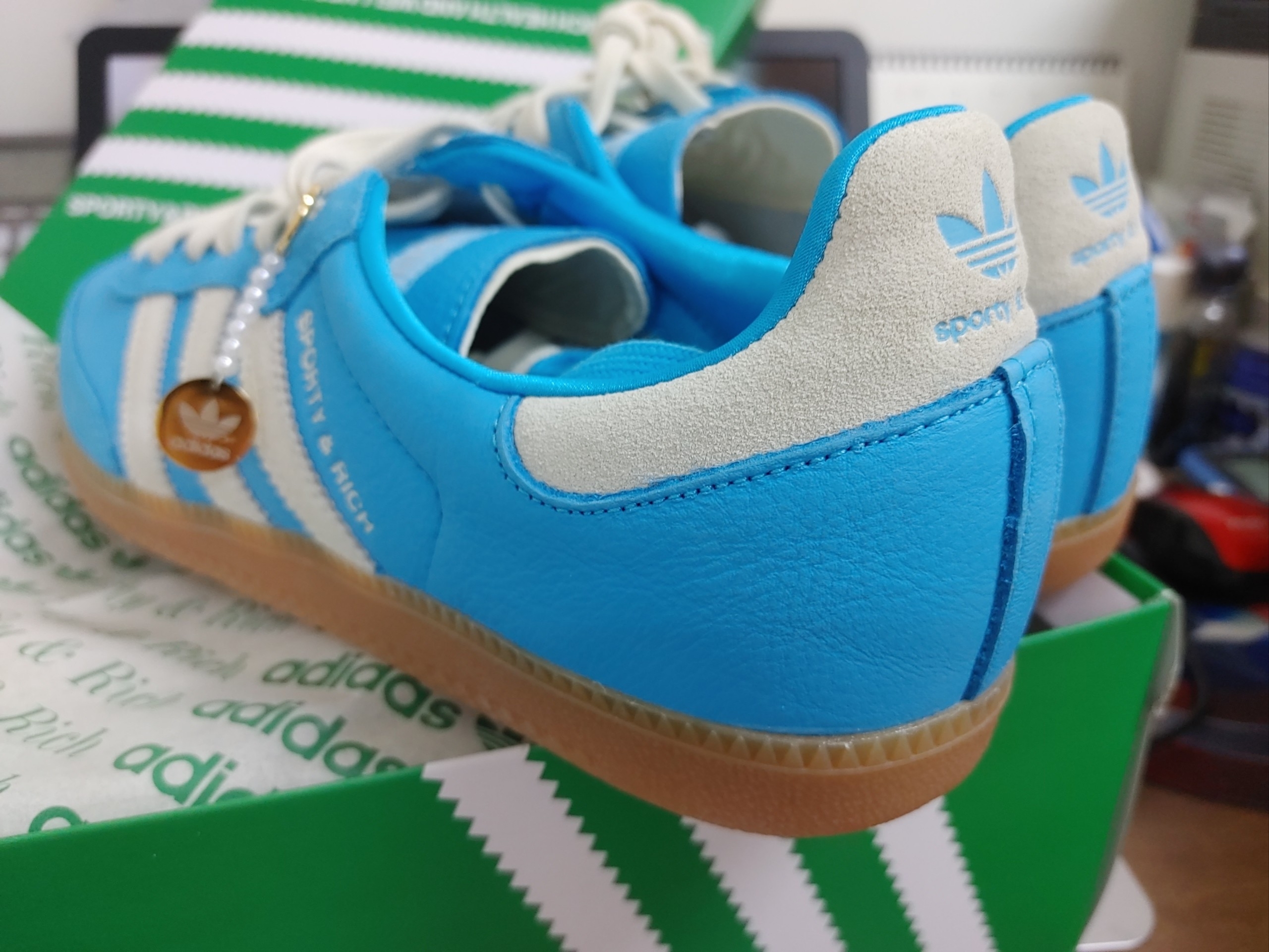 Adidas x Sporty & Rich Samba Blue Rush Cream White 착용 스타일 - 2