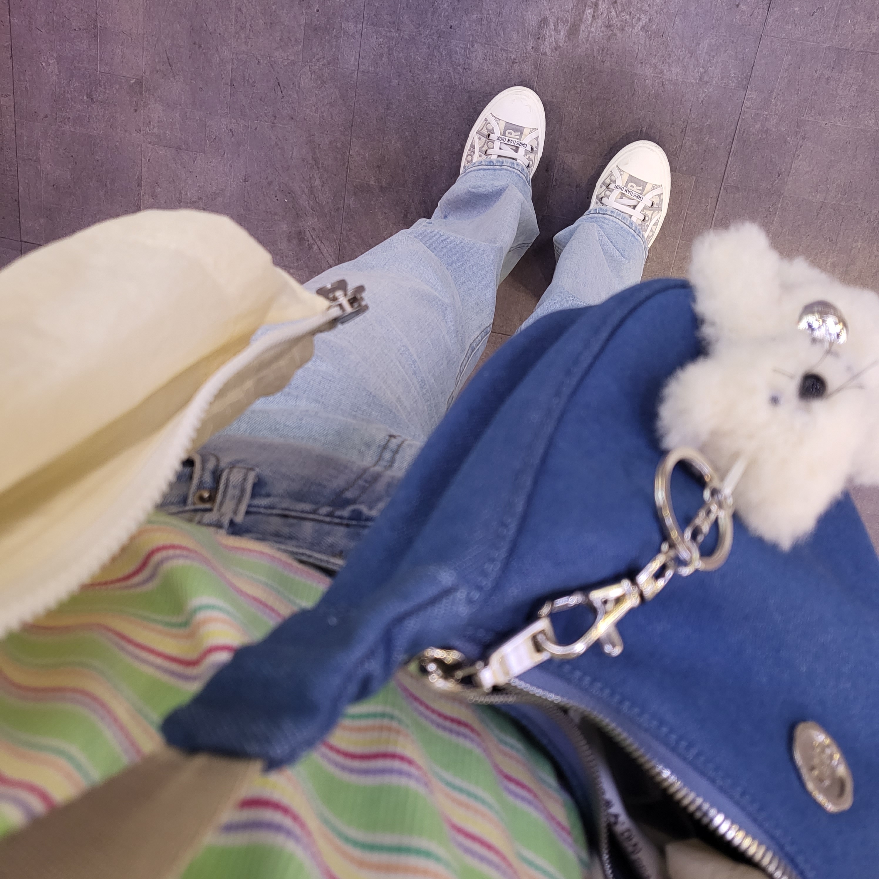 (W) Dior Walk'N'Dior Sneakers Oblique Gray, [KREAM 단독] Monamhee Creami Keyring Cream 착용 스타일
