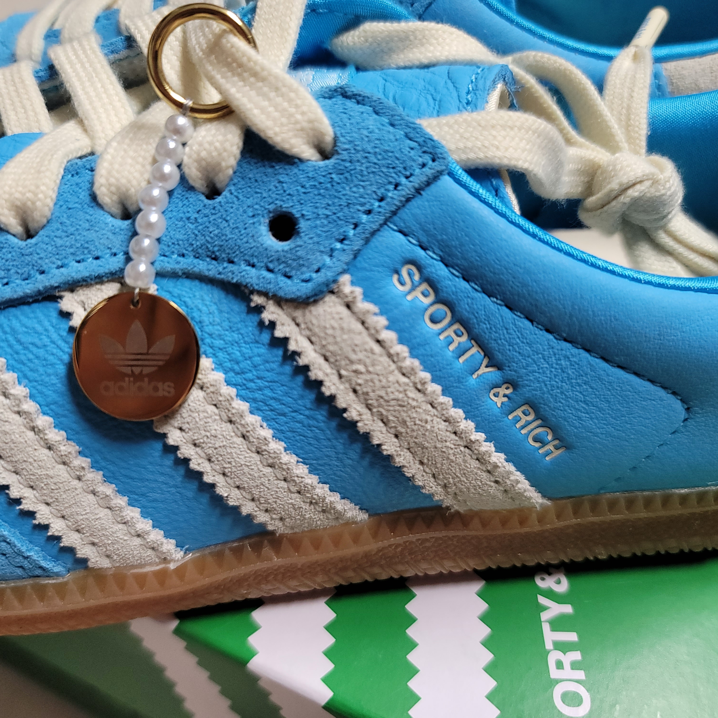 Adidas x Sporty & Rich Samba Blue Rush Cream White 착용 스타일 - 4
