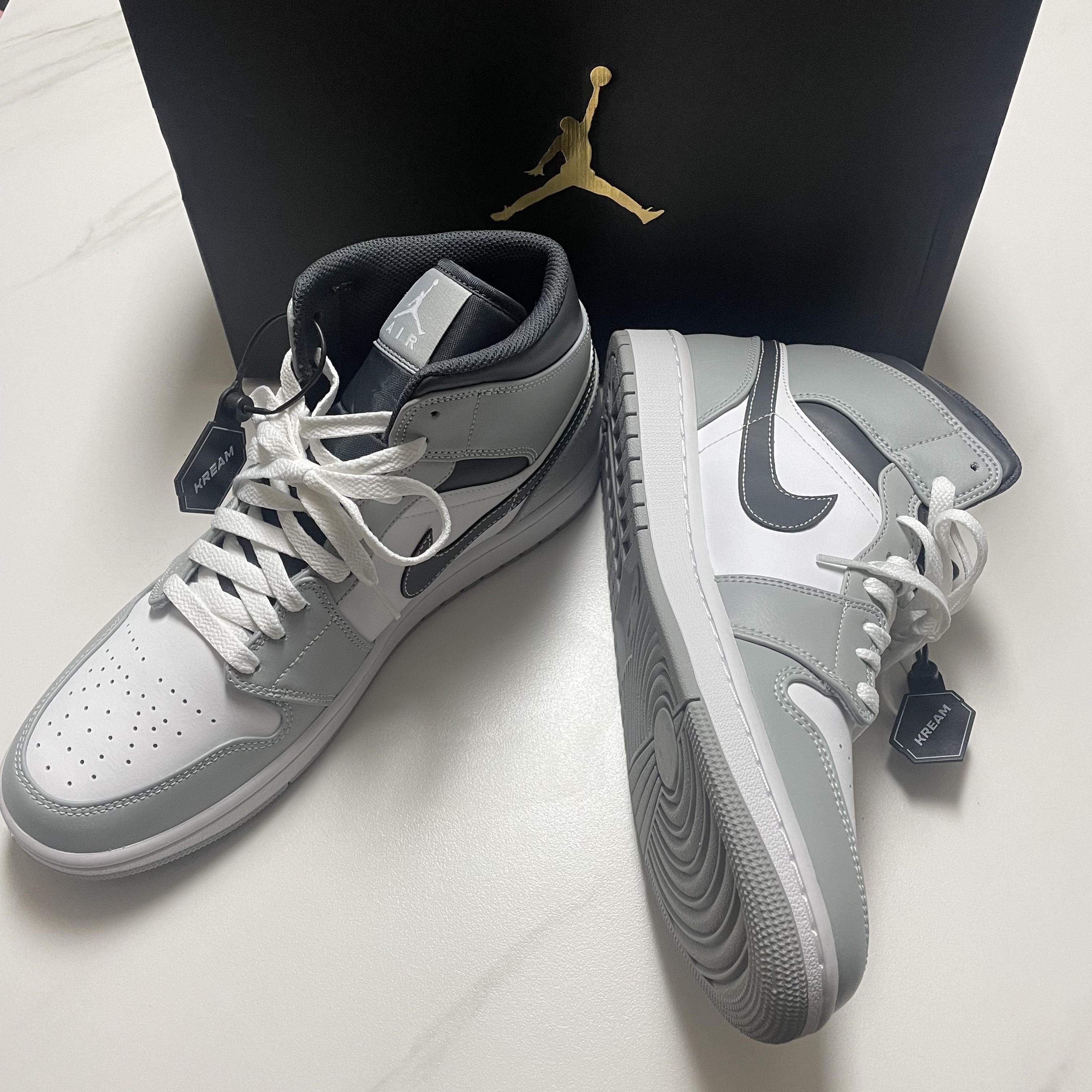 Jordan 1 Mid Light Smoke Grey Anthracite 착용 스타일