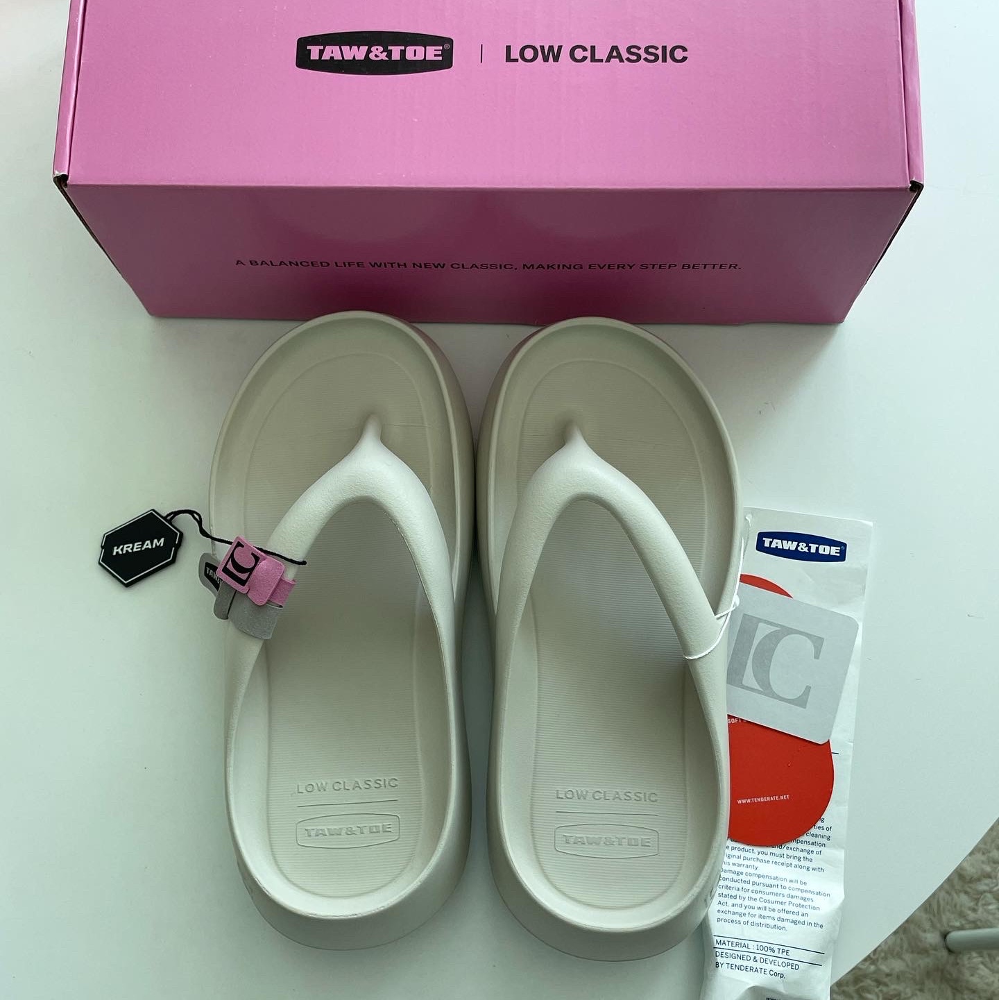 Taw&Toe x Low Classic Platform Flip Flop Cream 착용 스타일 - 2