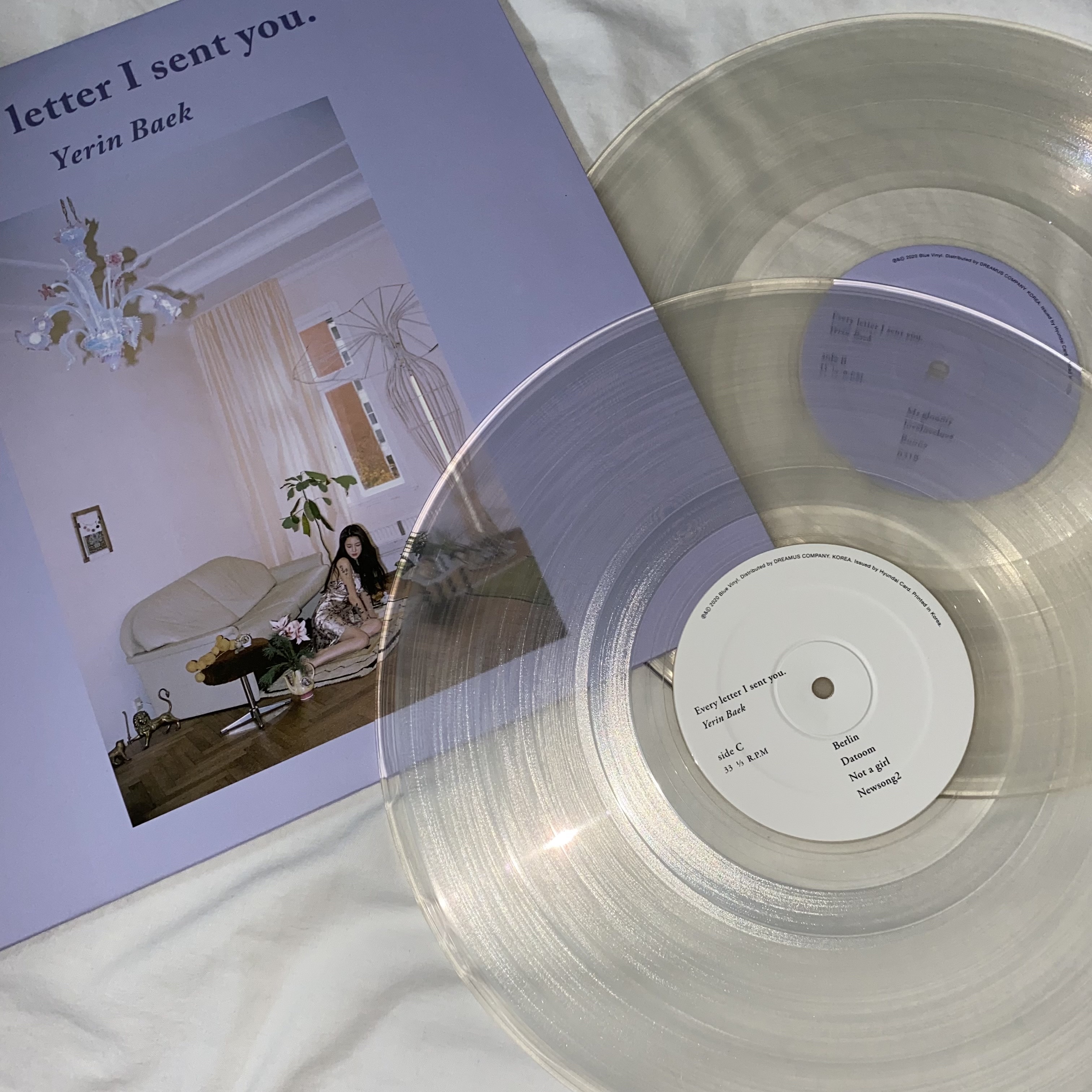 Yerin Baek 1st Album Every Letter I Sent You LP Clear (2LP) 착용 스타일