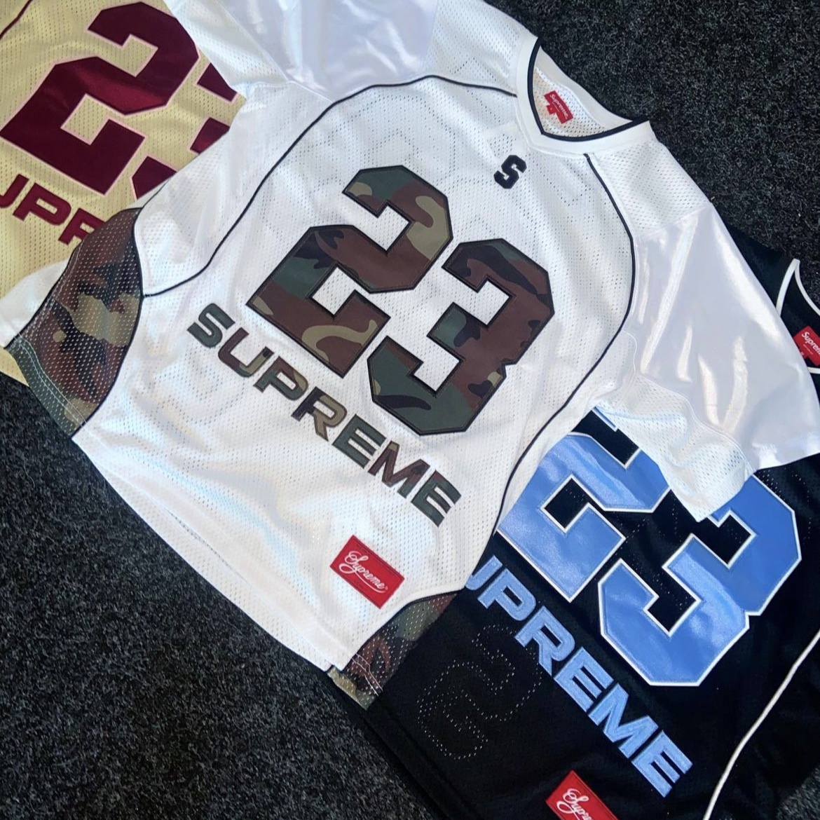 Supreme Perfect Season Football Jersey Black - 23SS, Supreme Perfect Season Football Jersey White - 23SS 착용 스타일