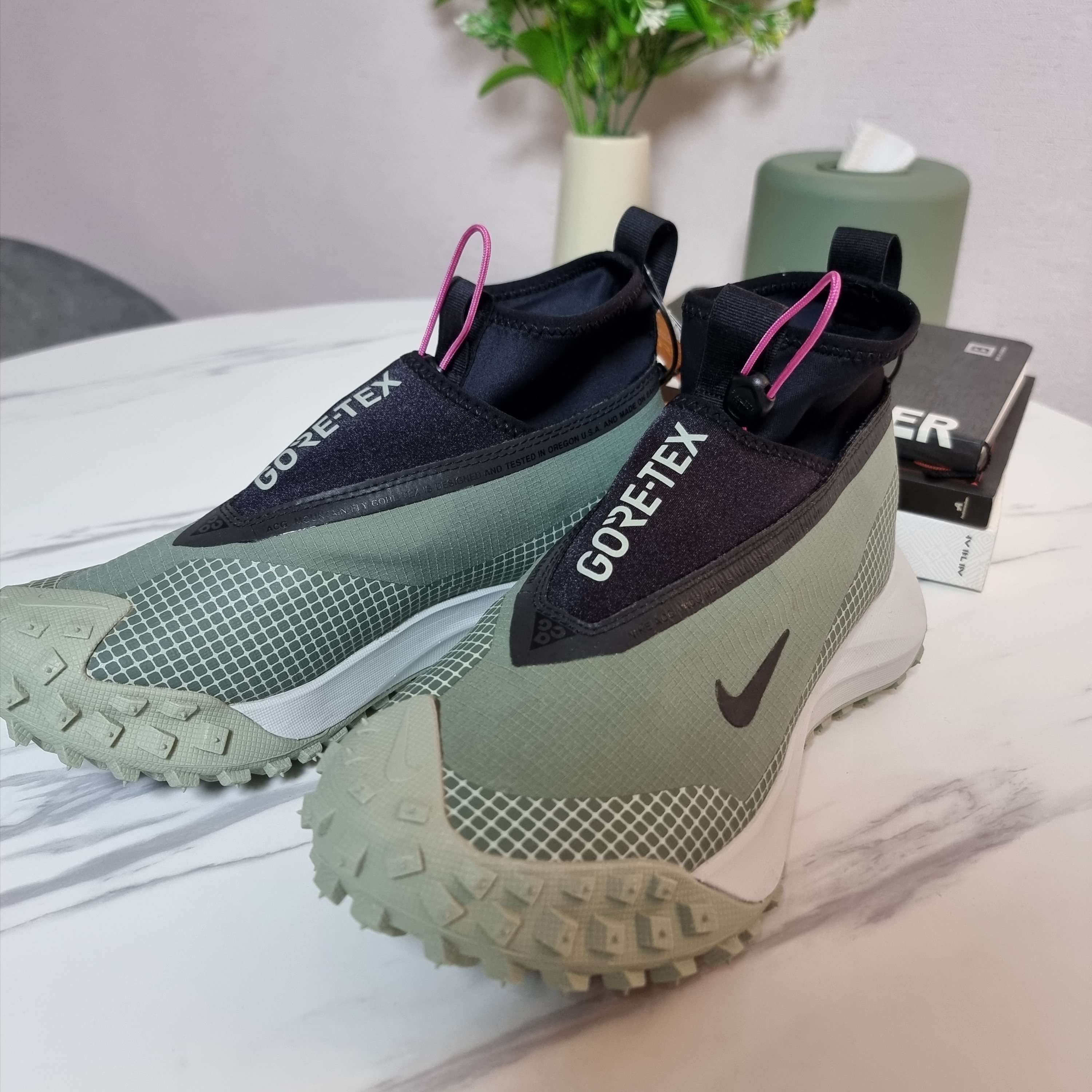 Nike ACG Mountain Fly Gore-Tex Clay Green 착용 스타일 - 1
