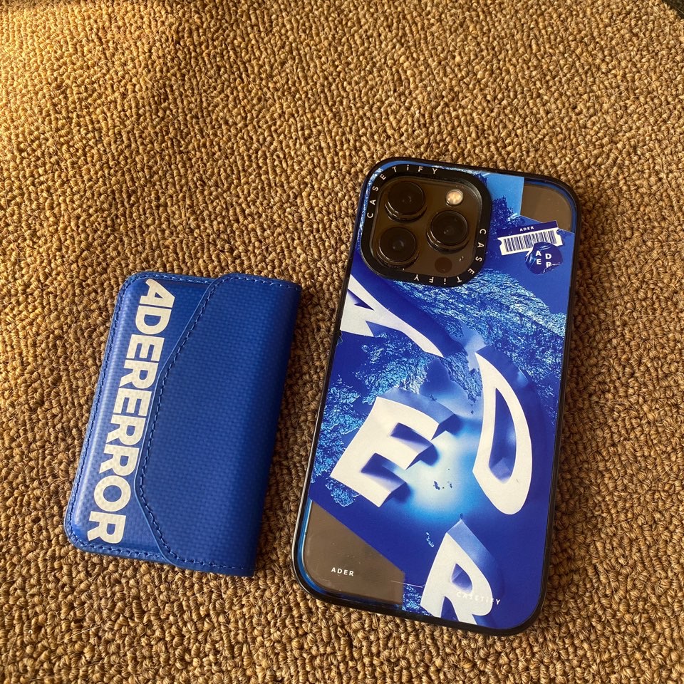 Ader Error Standic Magsafe Wallet Z-Blue, Casetify x Ader Error iPhone Tetris Magsafe Case Blue 착용 스타일 - 2