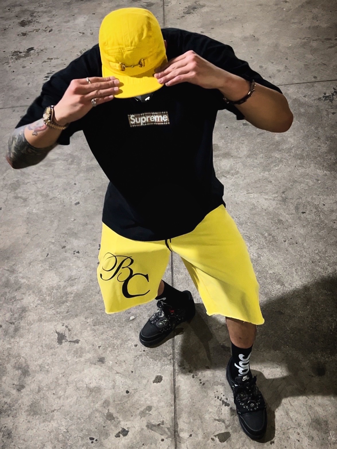 Supreme x Burberry Box Logo T-Shirt Black - 22SS, Supreme x Bernadette Corporation Work Shorts Yellow - 23SS 착용 스타일 - 1