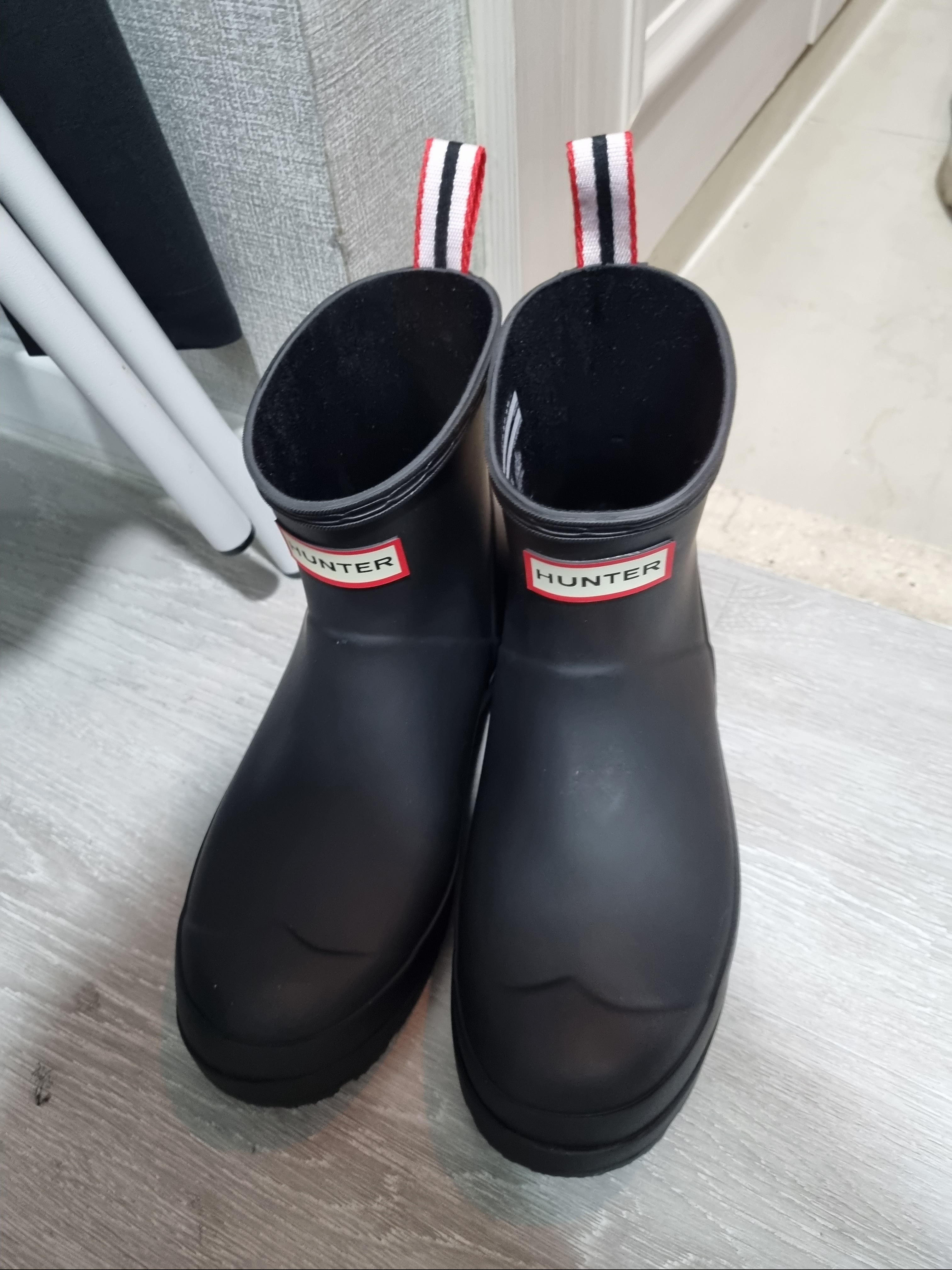 (W) Hunter Play Short Rain Boots Black 착용 스타일 - 1