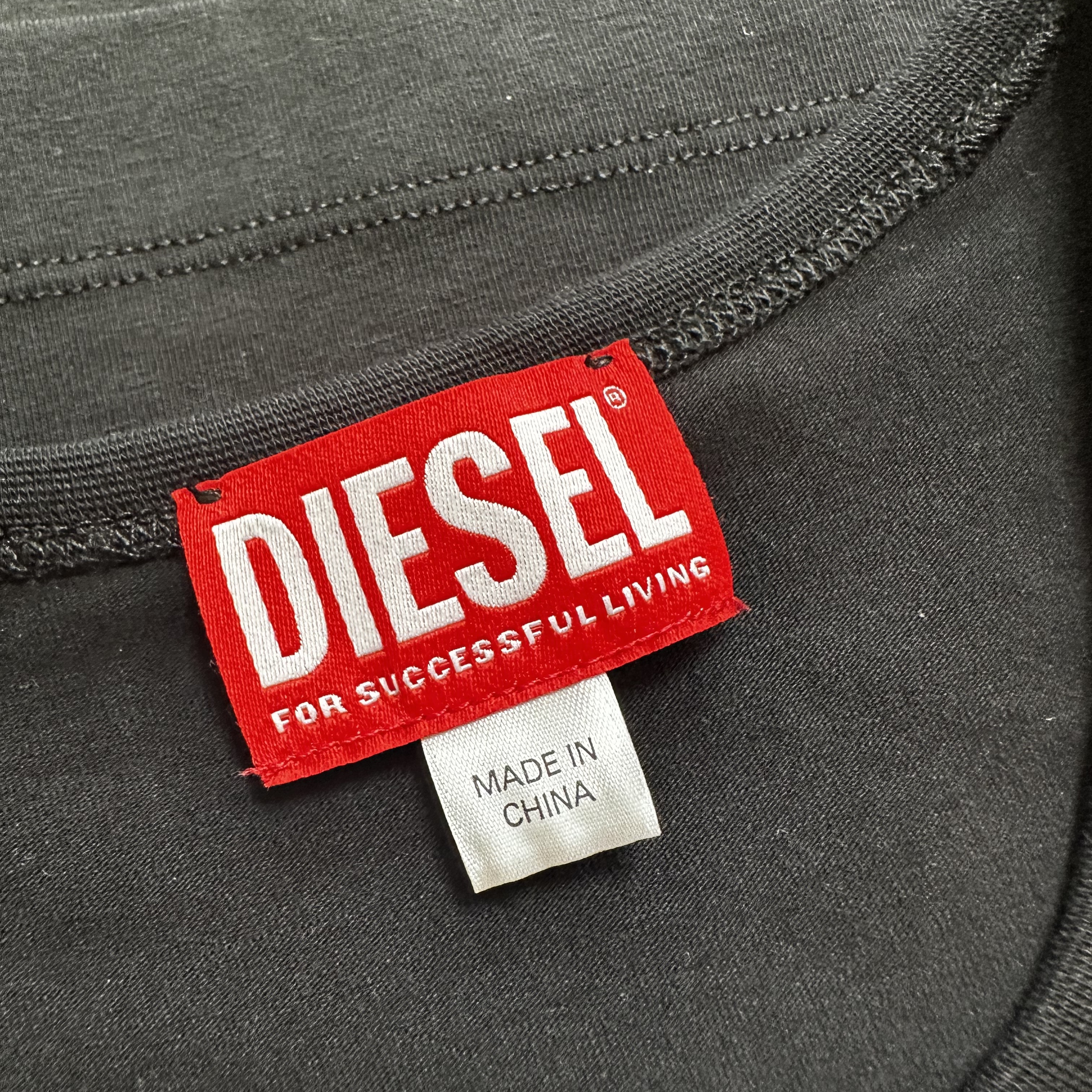 (W) Diesel T-Angie Peekaboo Logo T-Shirt Black 착용 스타일