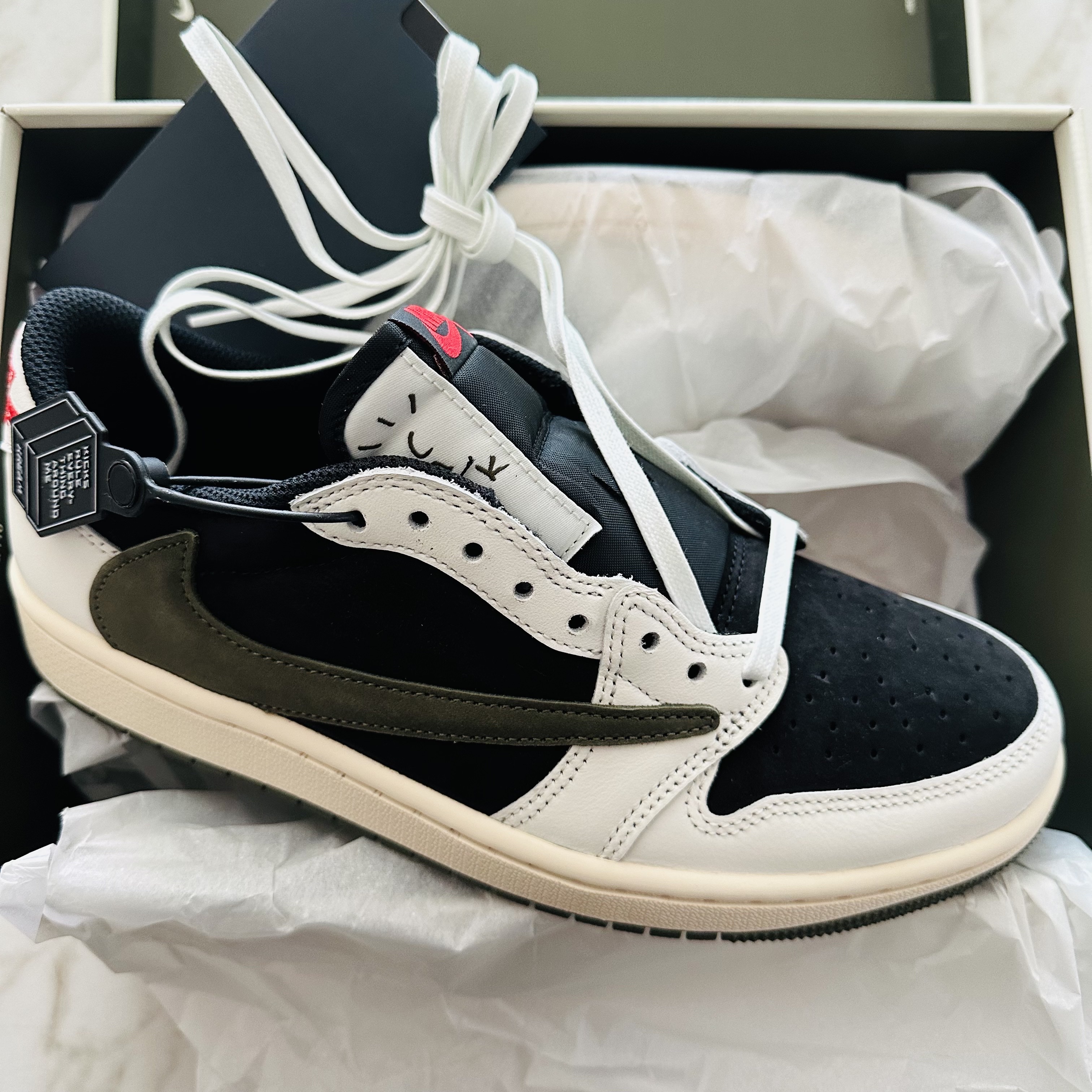 (W) Jordan 1 x Travis Scott Retro Low OG SP Medium Olive 착용 스타일