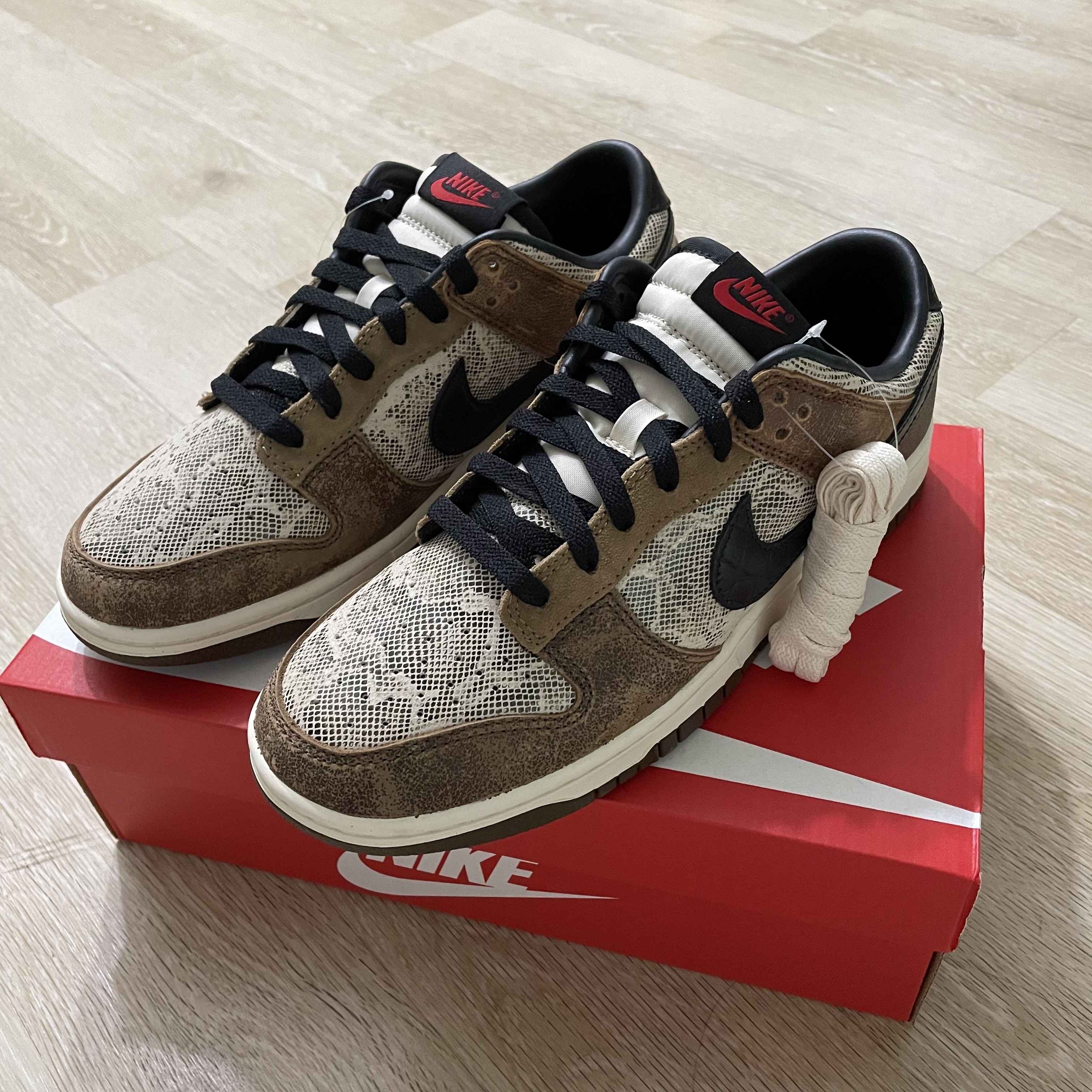 Nike Dunk Low PRM Head to Head 착용 스타일